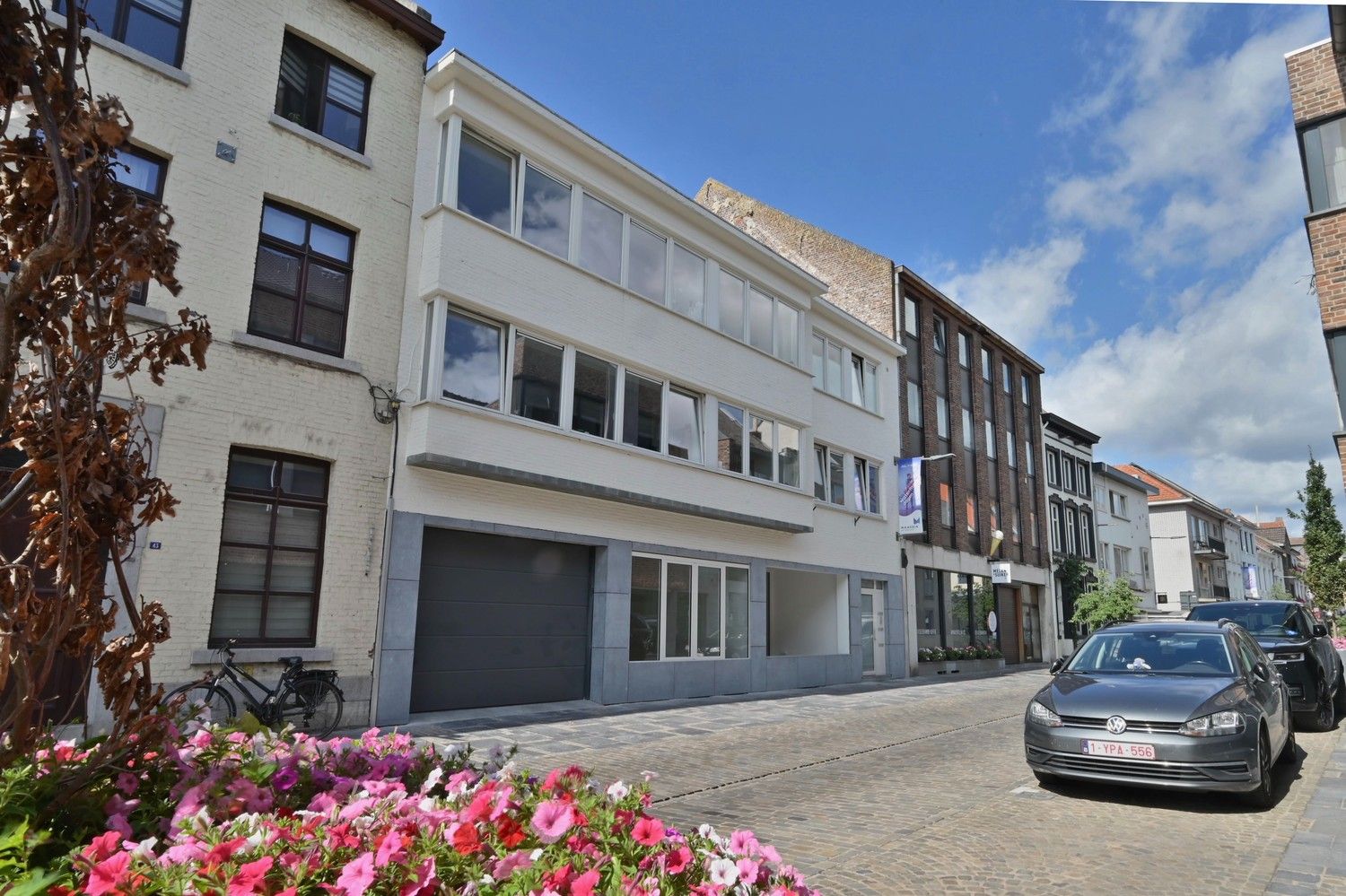 Nieuw appartement van ± 130 m² met 2 slaapkamer in bestaande residentie, gelegen in het historische centrum van Maaseik foto {{pictureIndex}}