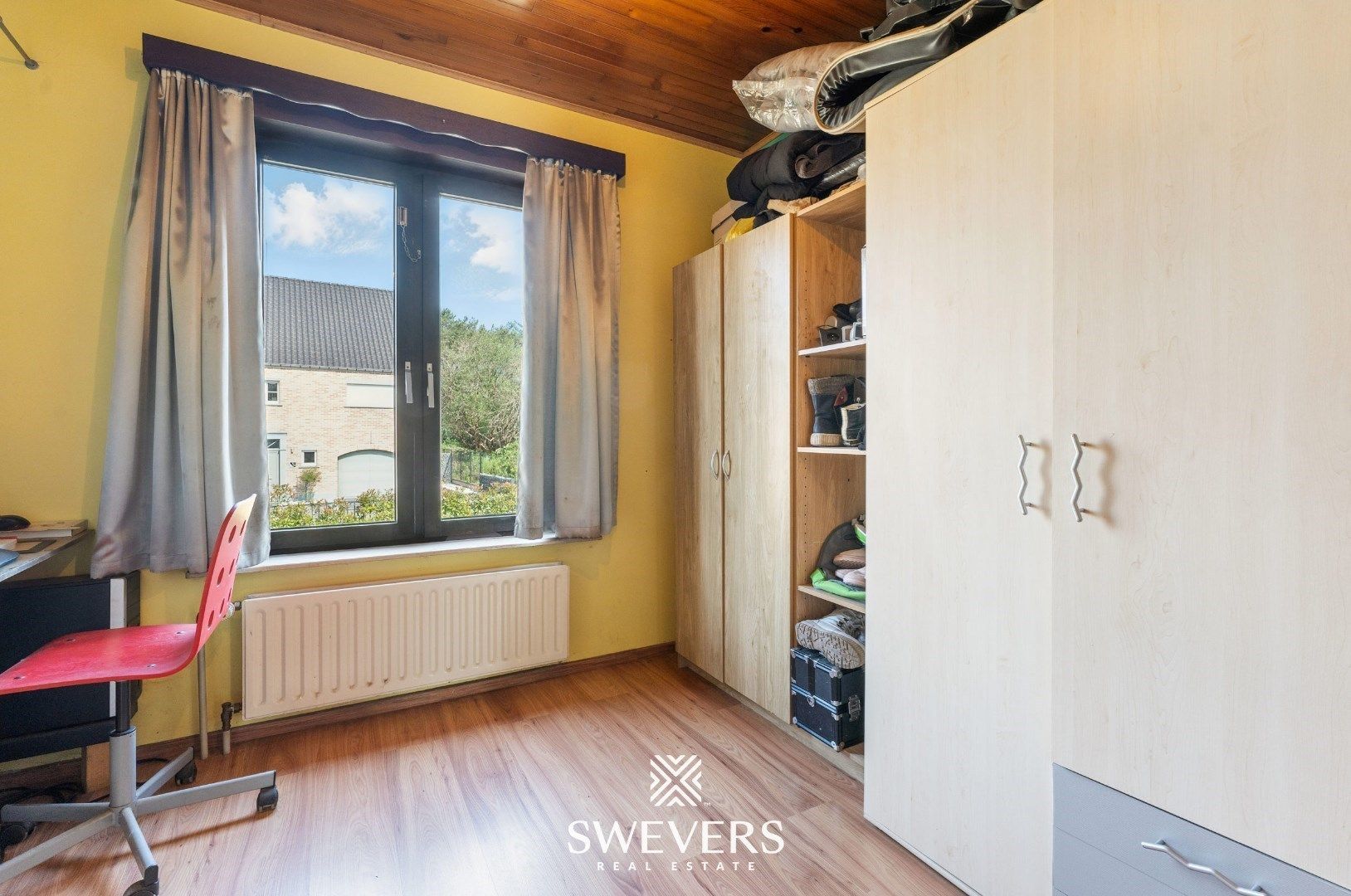 Ruime gezinswoning met zonnepanelen, kelder en zonnige tuin op topligging foto 17