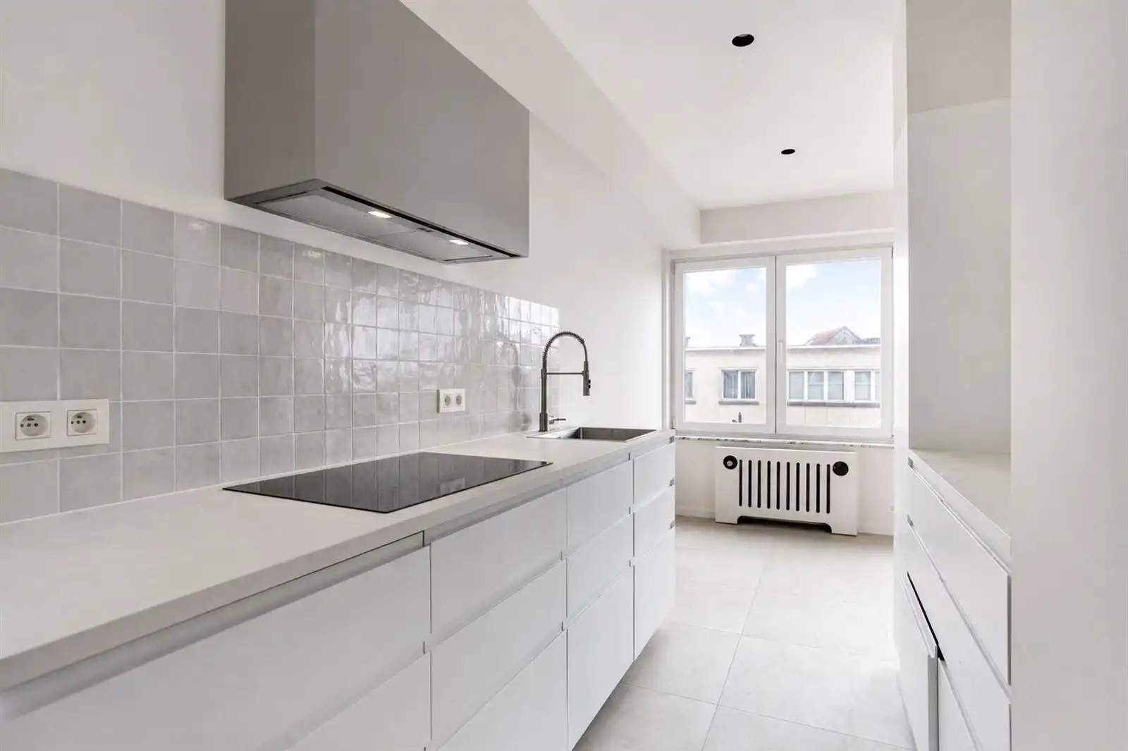 Gerenoveerd appartement met 1 slaapkamer en garage foto 5
