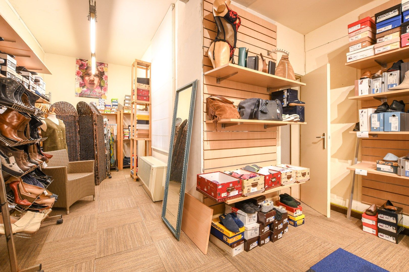 Opbrengsteigendom met 2 ruime appartementen en handelszaak op toplocatie! foto 35