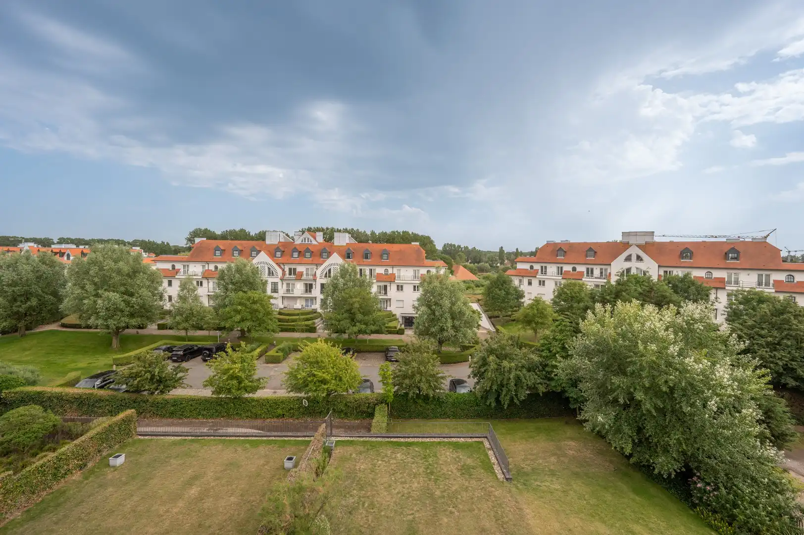 Hoekappartement van 130m² gelegen in een villa residentie in het Zoute. foto 9