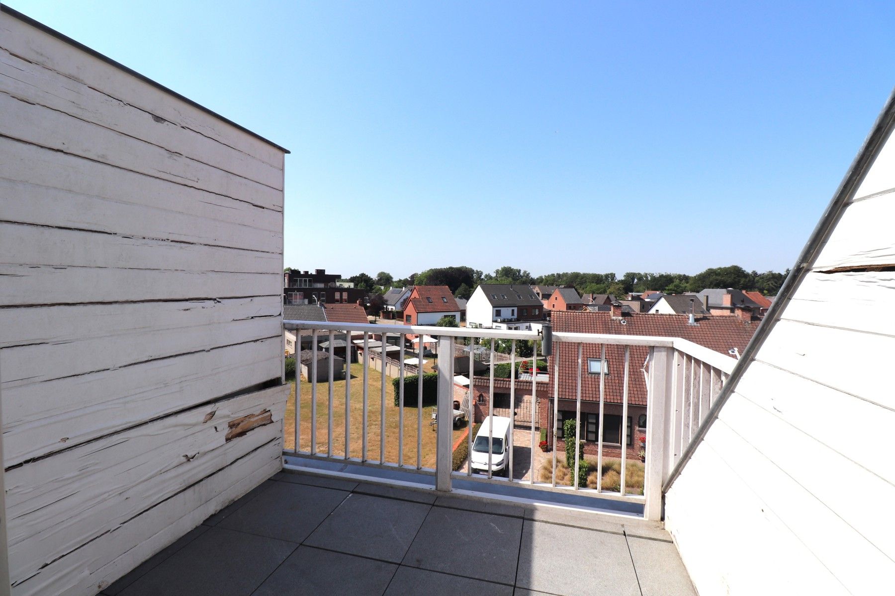 Een appartement op de derde verdieping links met 3 slaapkamers, terras en autostaanplaats. foto 15