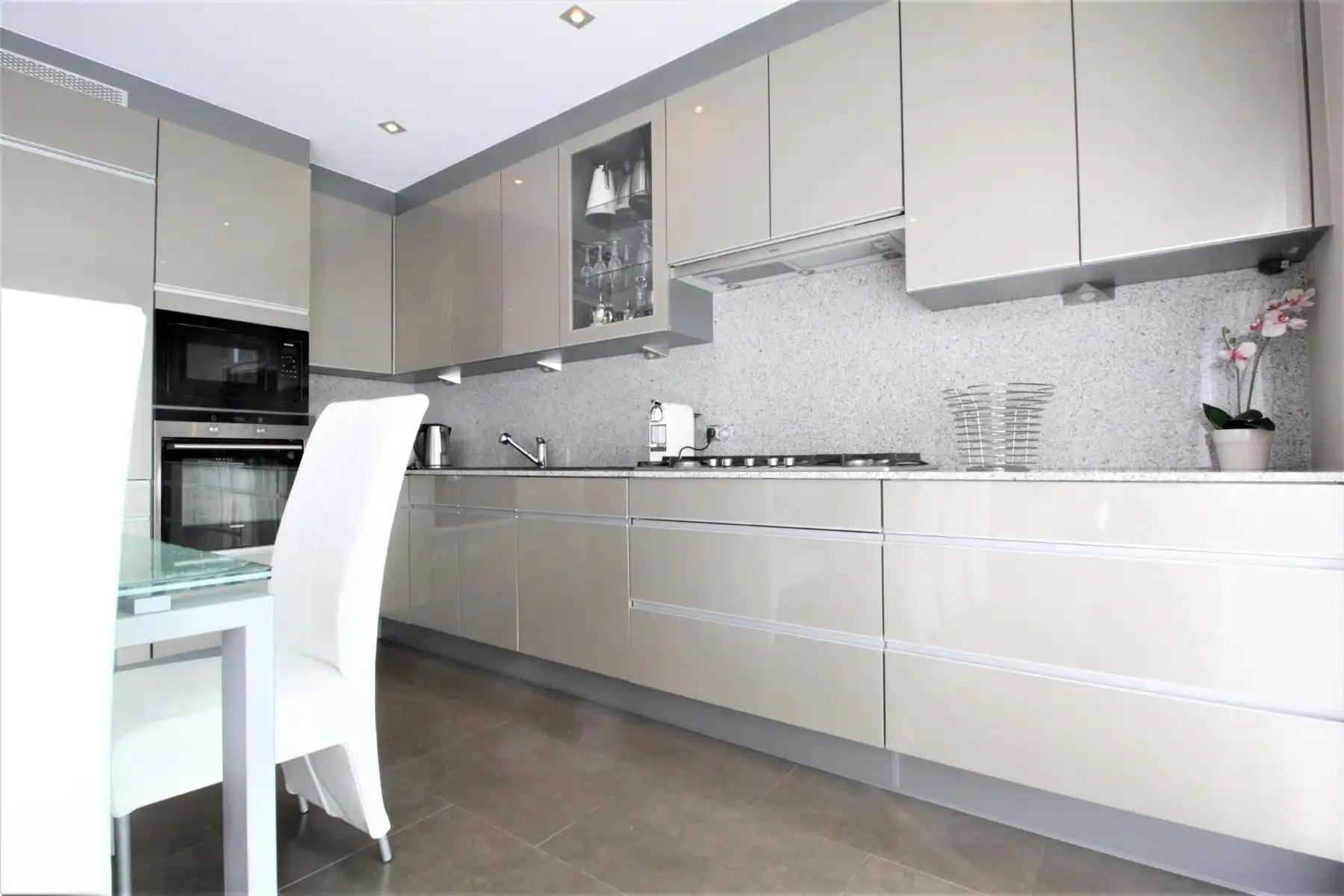 Wilrijk | Moderne woning 4 slpks met  tuin  en parking foto 8