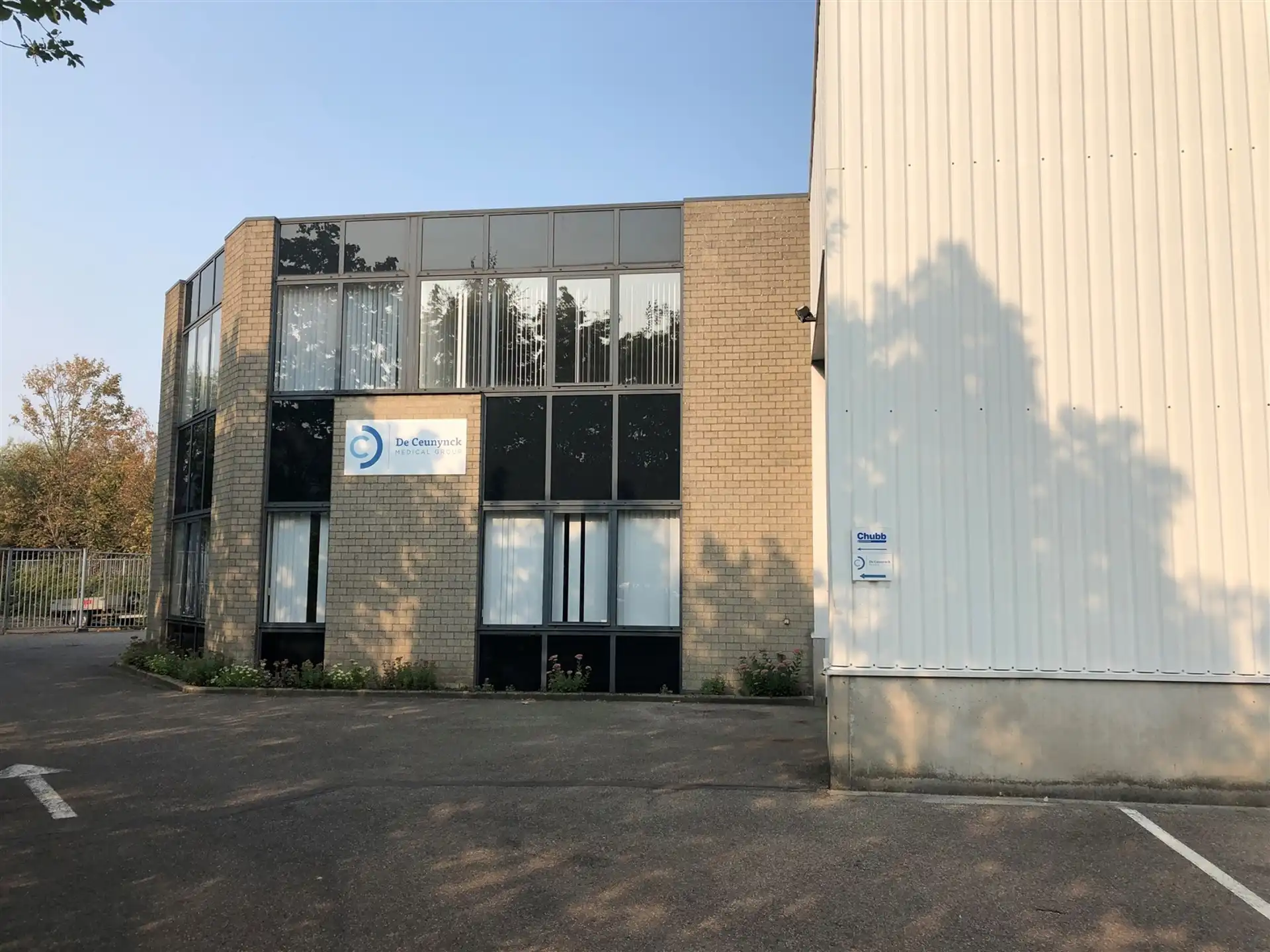 Aartselaar: Magazijn 547m² met gelijkvloers kantoor 144m² foto 11