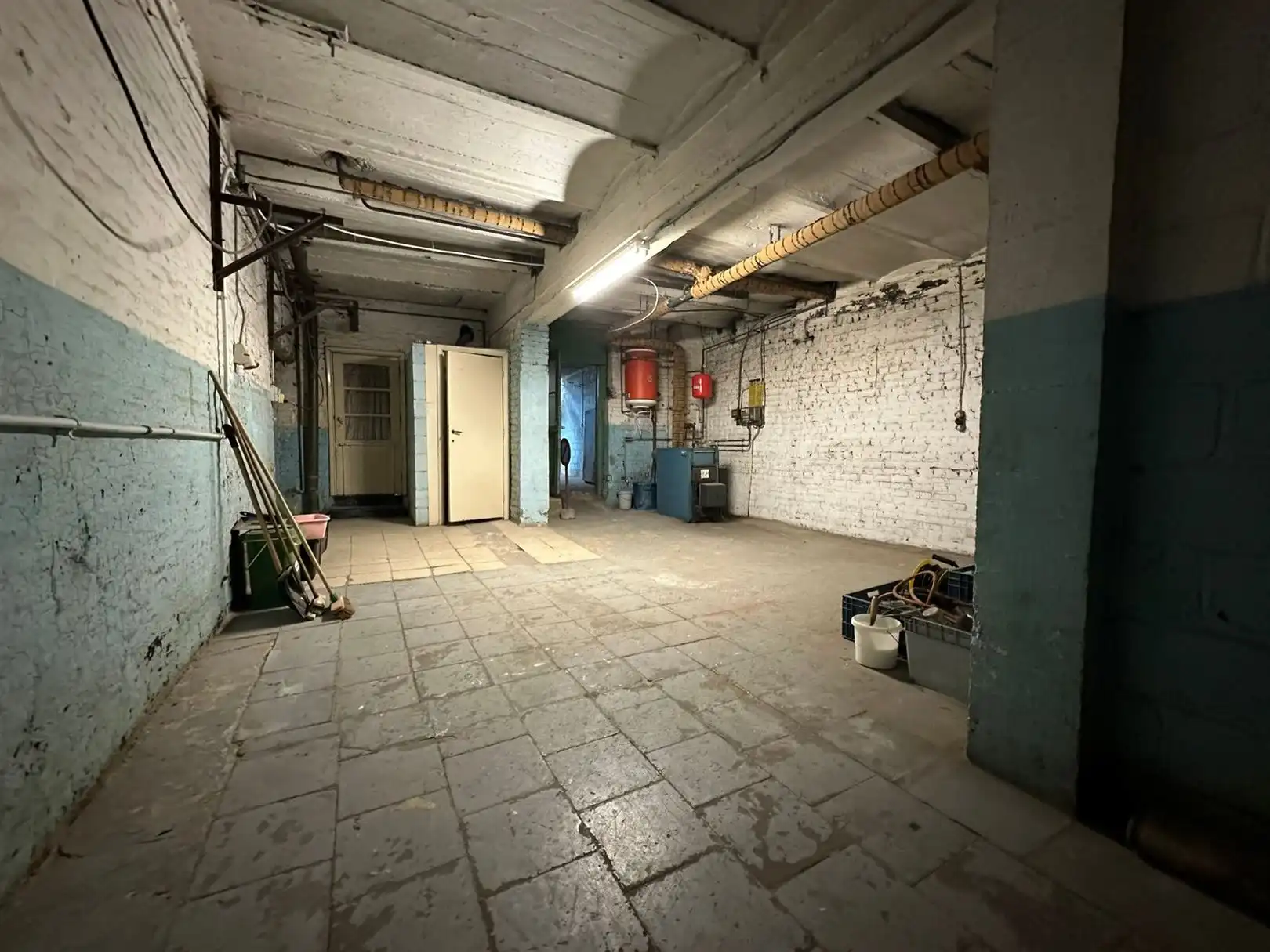 Ruime bel-etage met 2 slaapkamers, kinderkamer, garage en groot terras foto 27