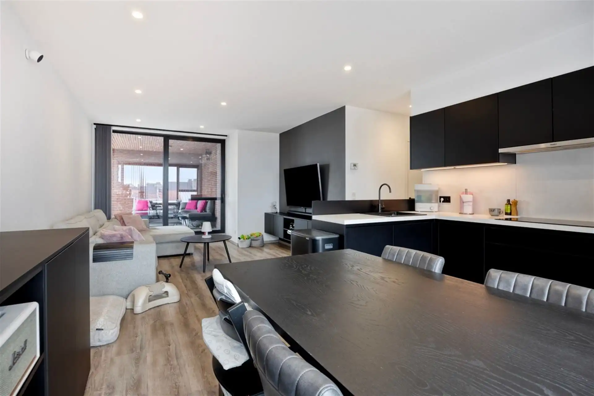 Recent en energiezuinig appartement met ruim terras! foto 8