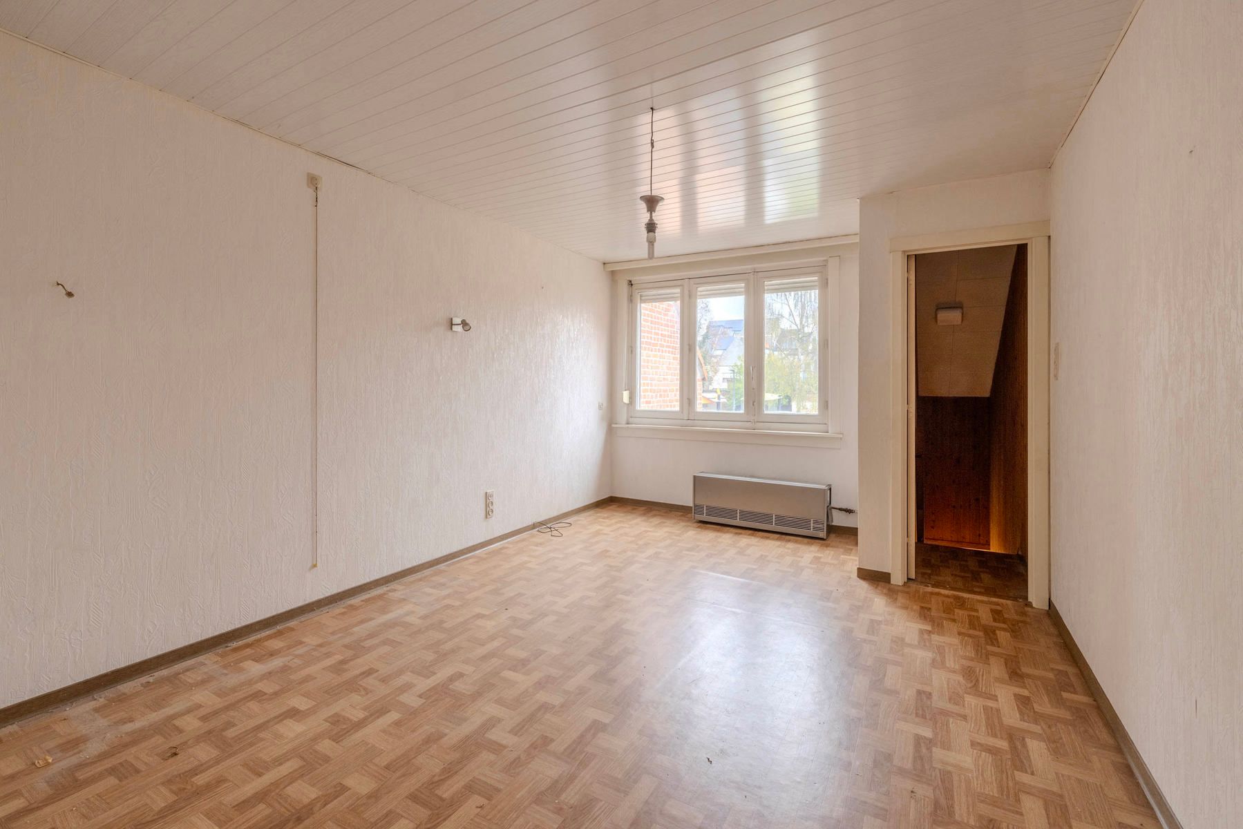 Te renoveren woning op gunstige ligging foto 12