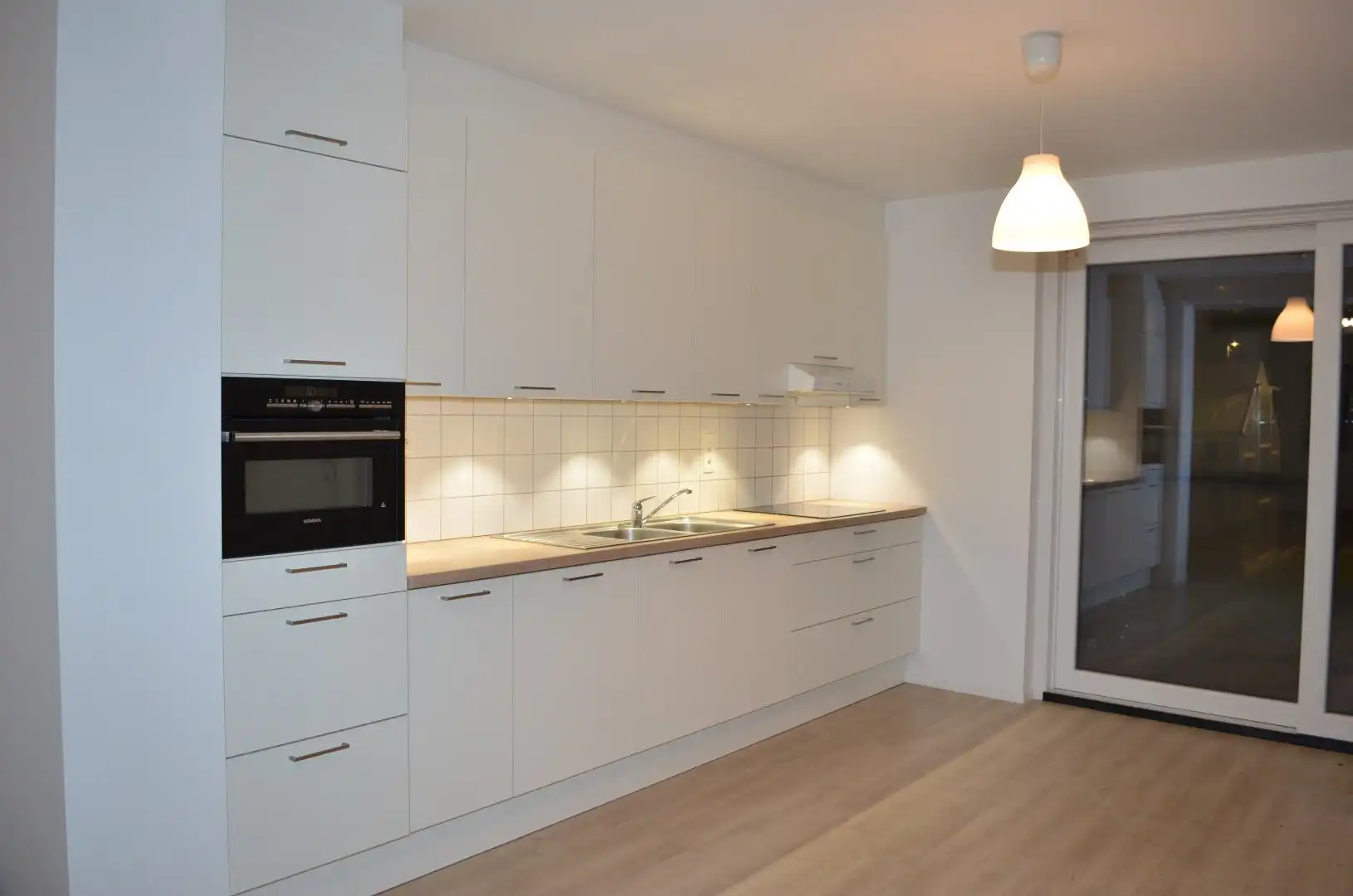 Rustig gelegen gerenoveerde woning met twee slaapkamers nabij het centrum foto 6