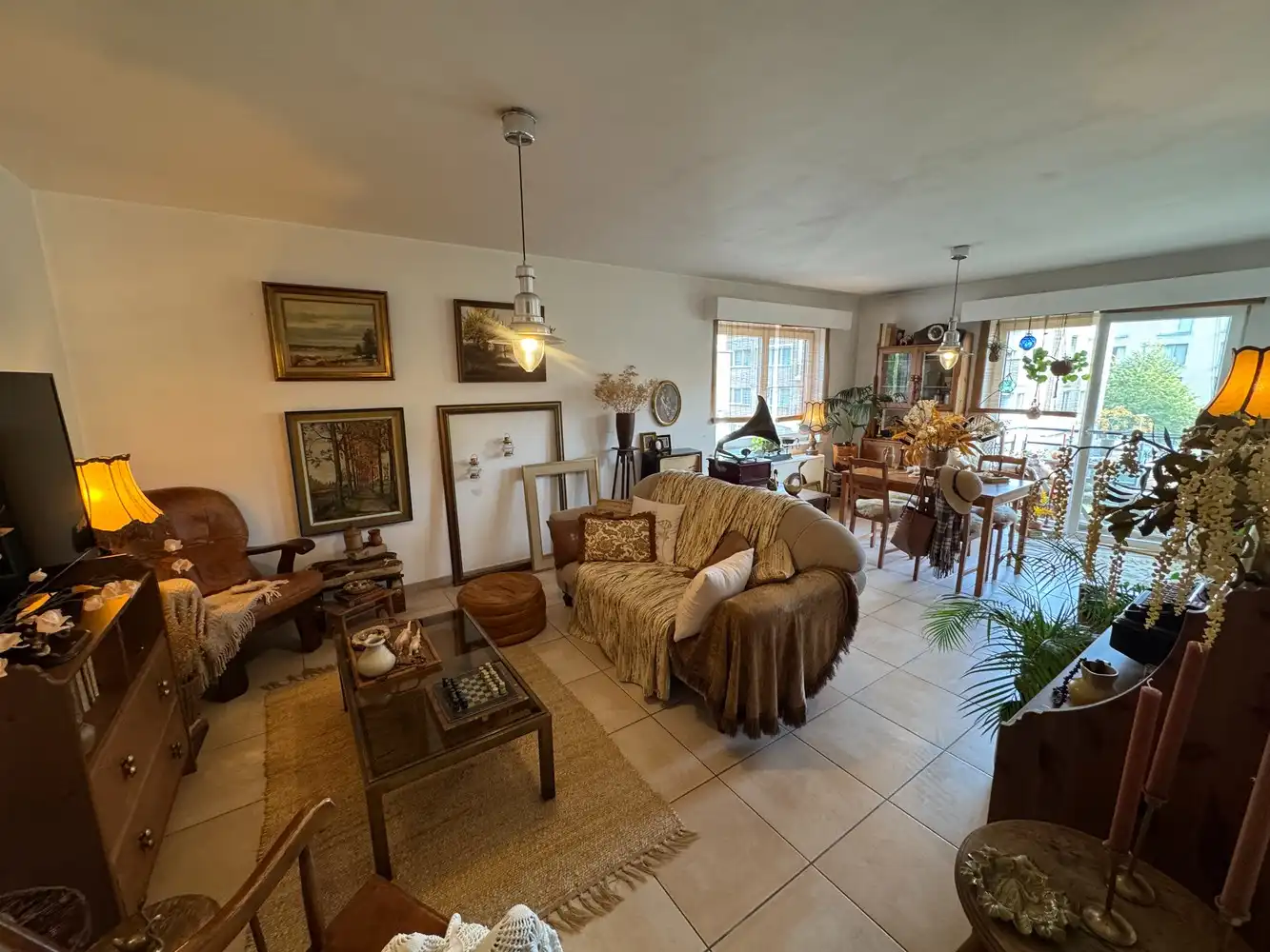 Verzorgd appartement met terras, lift en ruime garage in hartje Zutendaal foto 4
