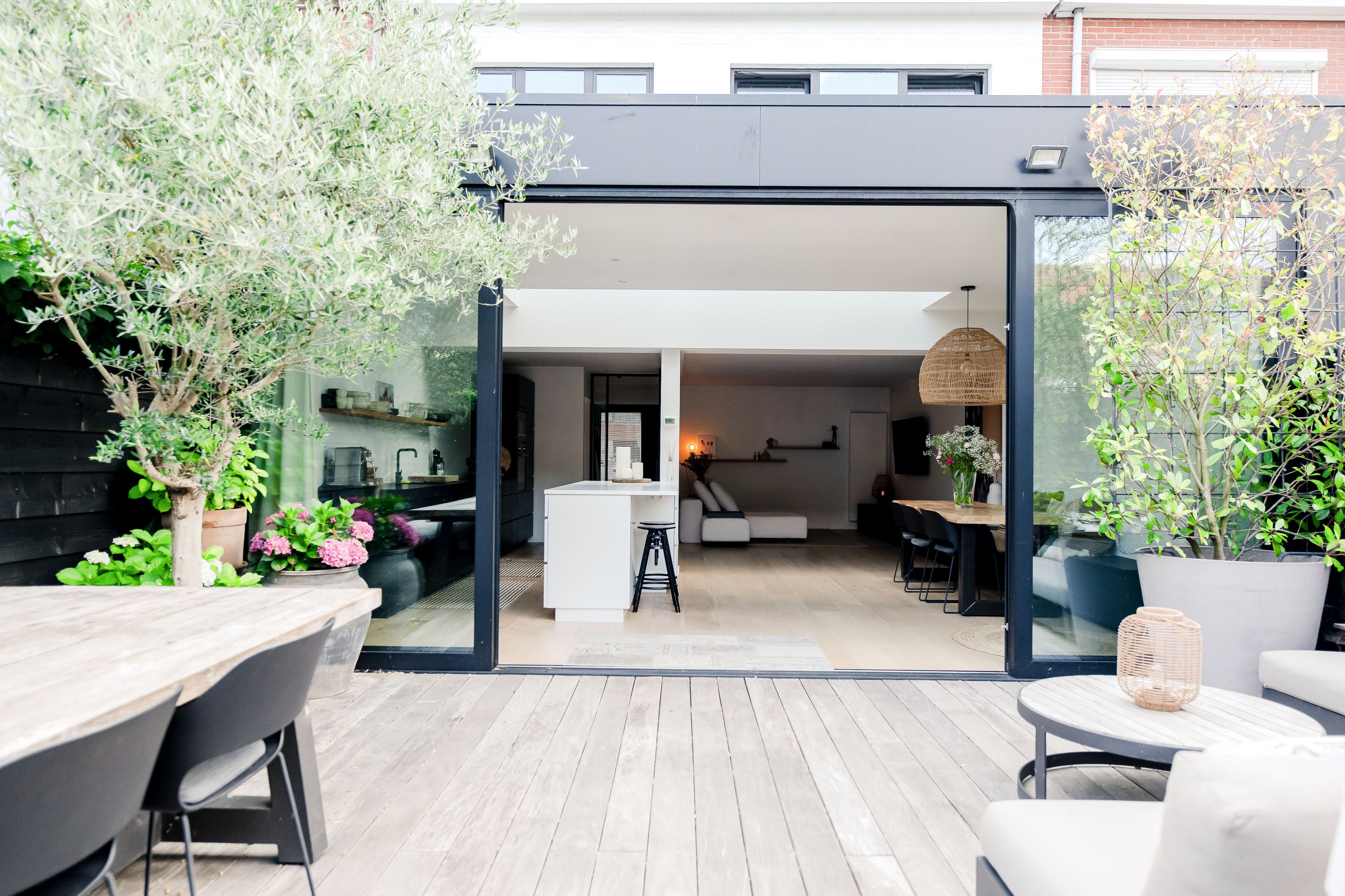 Feelgood woning met 4 slpks, 2 badk en prachtige tuin foto 9