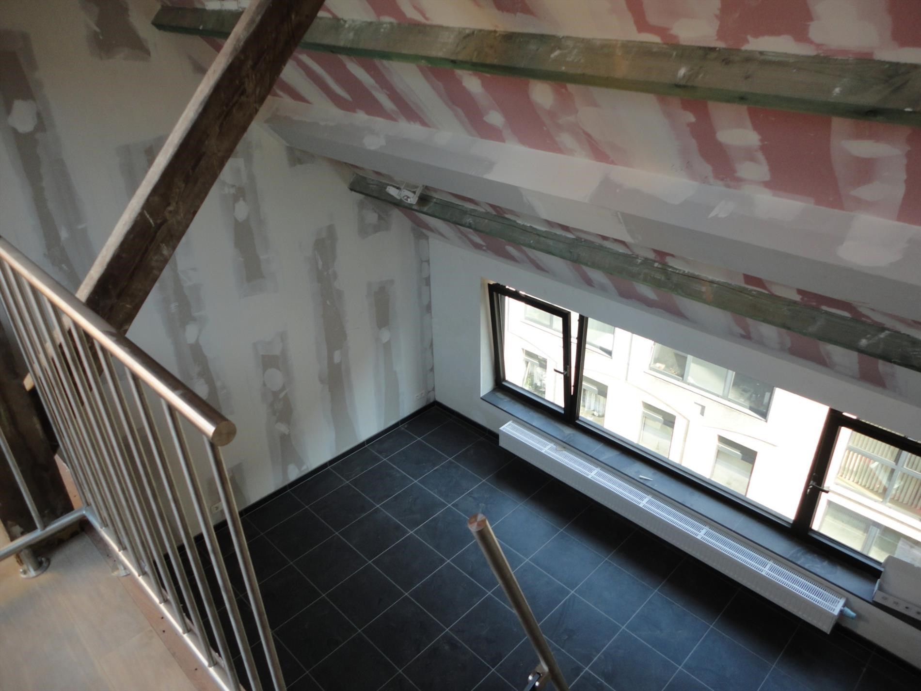 Volledig vernieuwd dakappartement met terras aan de Zuid in Gent foto 6