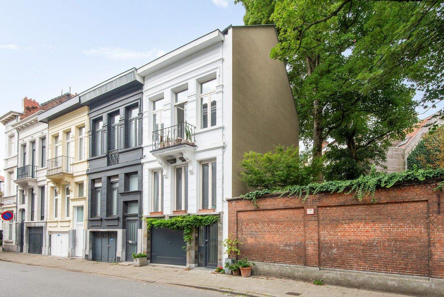 Karaktervol herenhuis met 3 slaapkamers, 2 badkamers, terras en garage. foto 31
