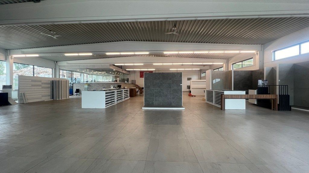 Showroom met kantoor en stockageruimte te huur in de haven van Gent foto 8