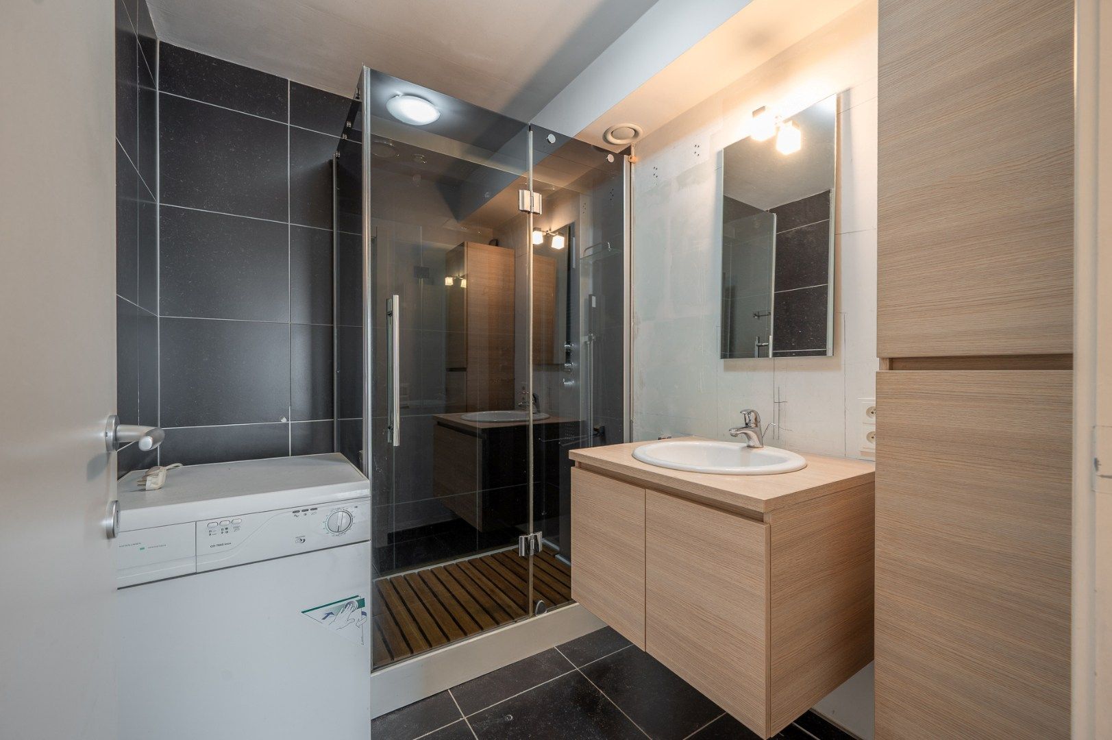 Rustig gelegen appartement vlak bij station Brugge, omringd door groen foto 12