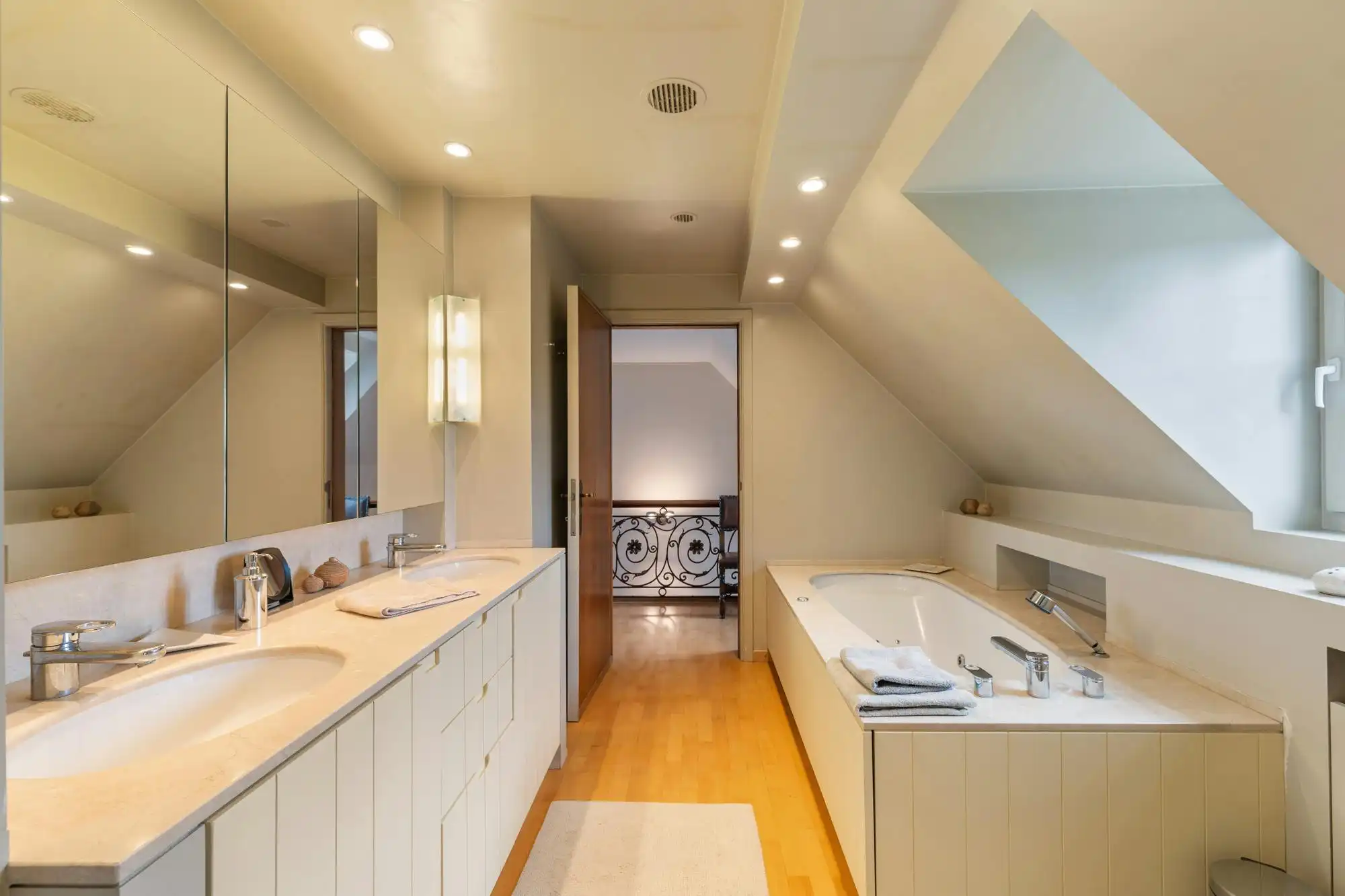 Exclusieve villa met aparte ingang voor vrij beroep in Grimbergen  foto 15