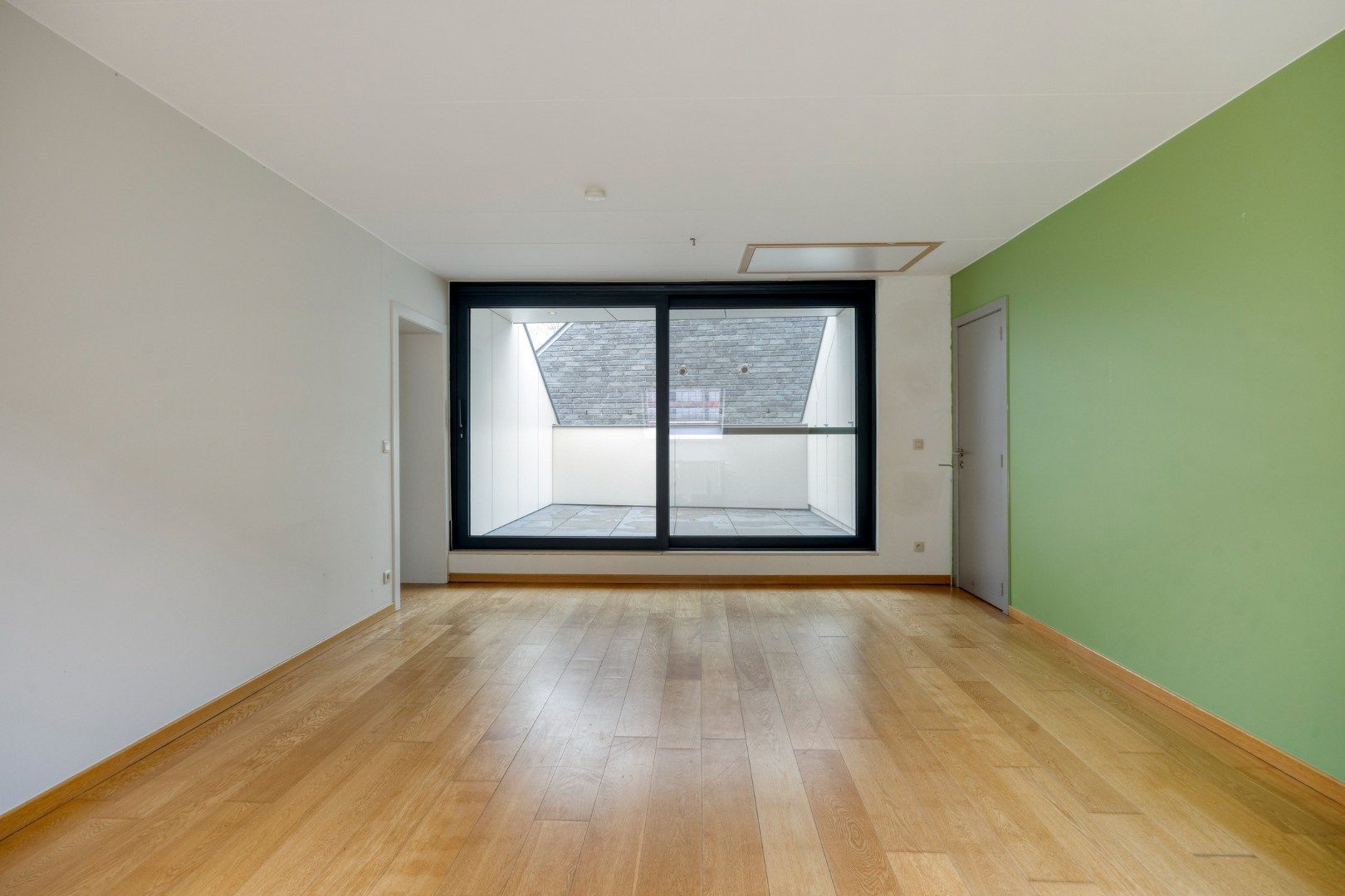 Appartement met 3 slaapkamers, autostaanplaats en terras in het centrum van Lubbeek – EPC 220 kWh/m² - bewoonbare opp. 182 m² foto {{pictureIndex}}