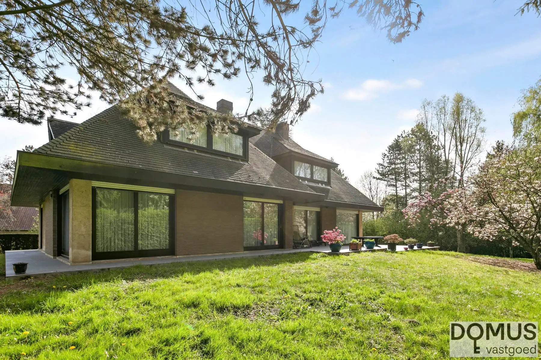 Statige villa met tijdloze architectuur op topligging  foto 30