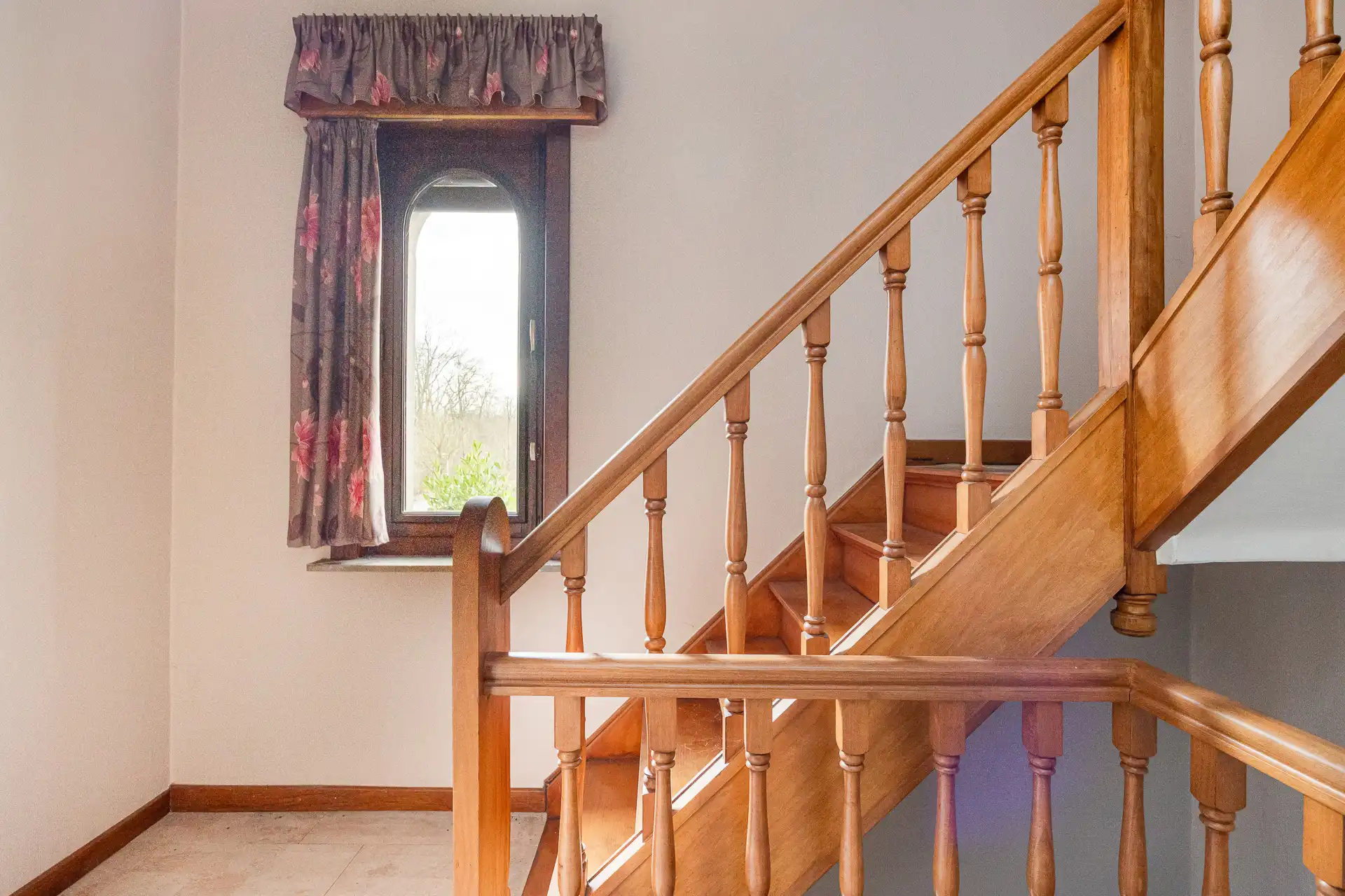 Ruime villa met garage en zwembad + bouwgrond + 2 magazijnen foto 46