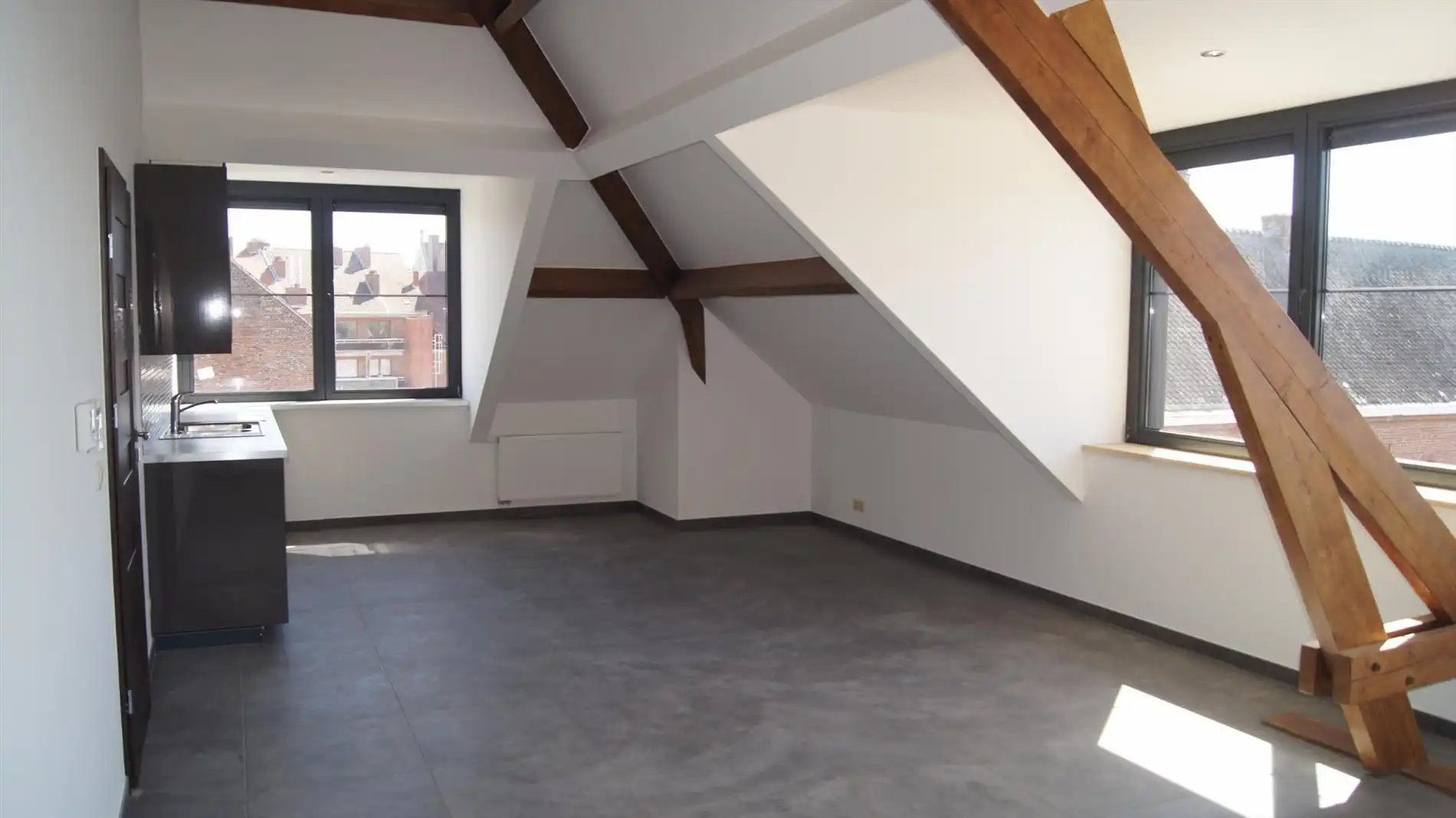 Prachtig dakapp. met 2 grote slpks pal in het centrum foto 2