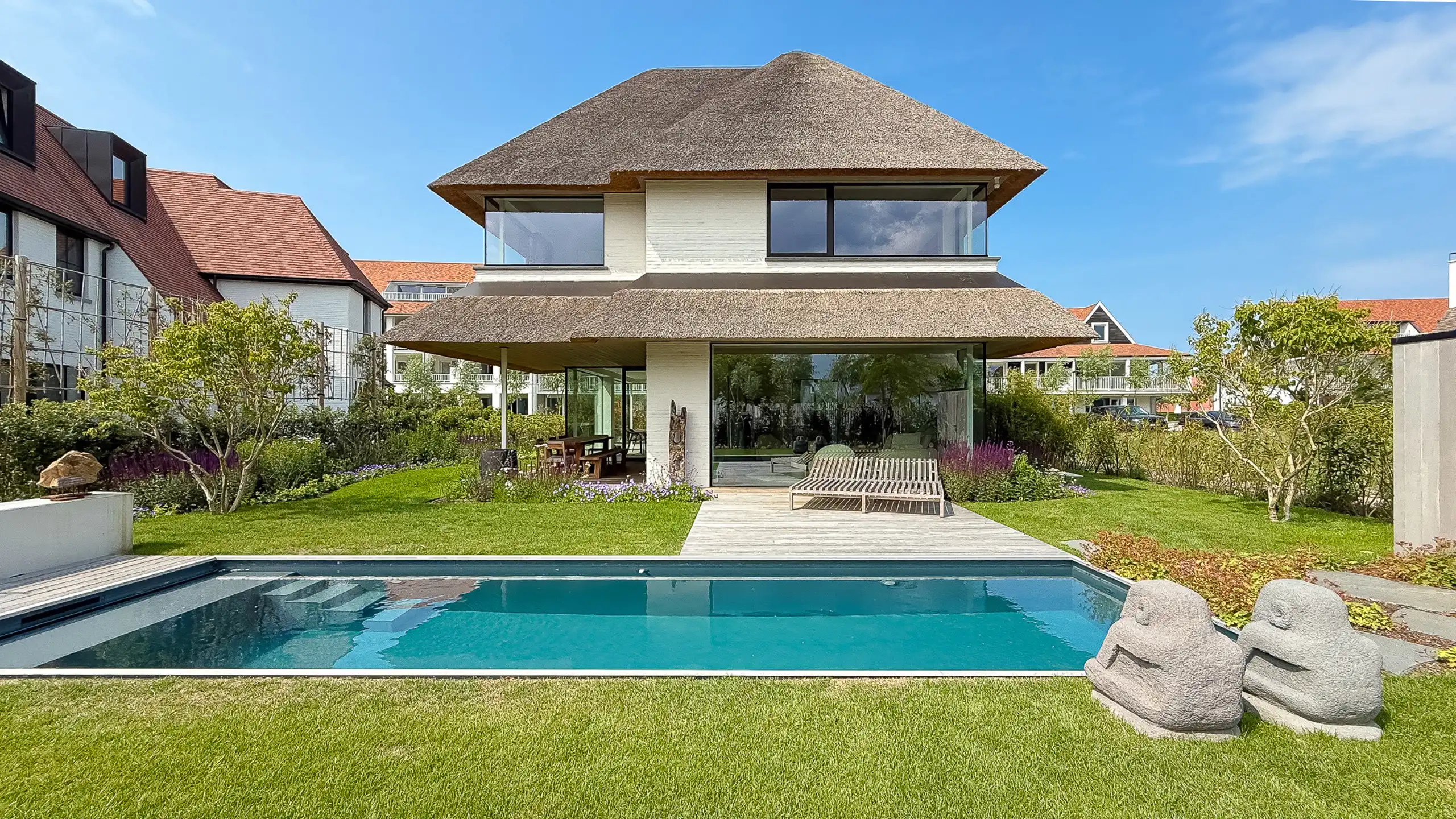 Nieuwbouwvilla met zonovergoten tuin en zwembad -Duinenwater foto 5