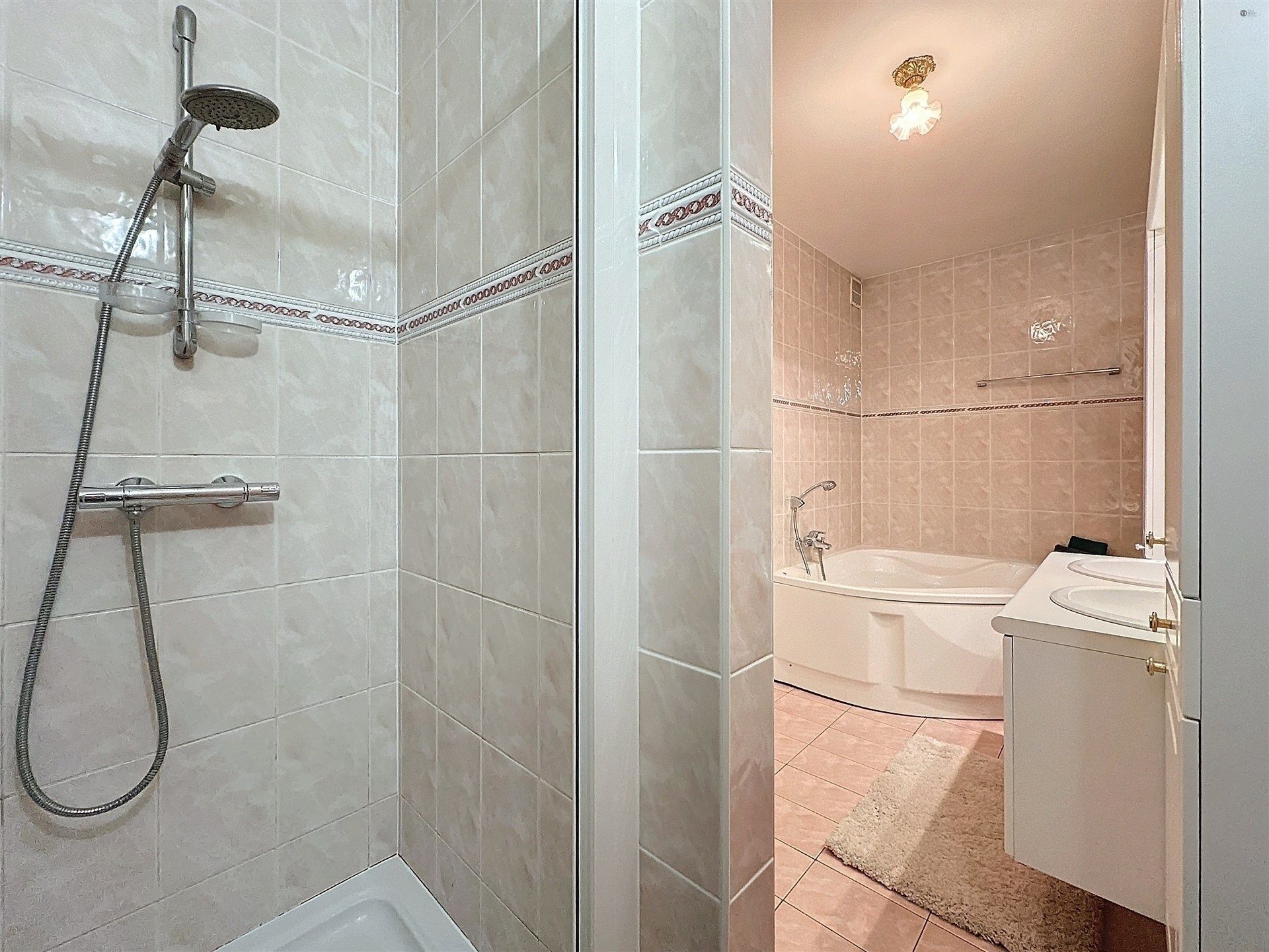 Energiezuinig 3 slaapkamer appartement met 2 zuidwest terrassen en grote garagebox. foto 8