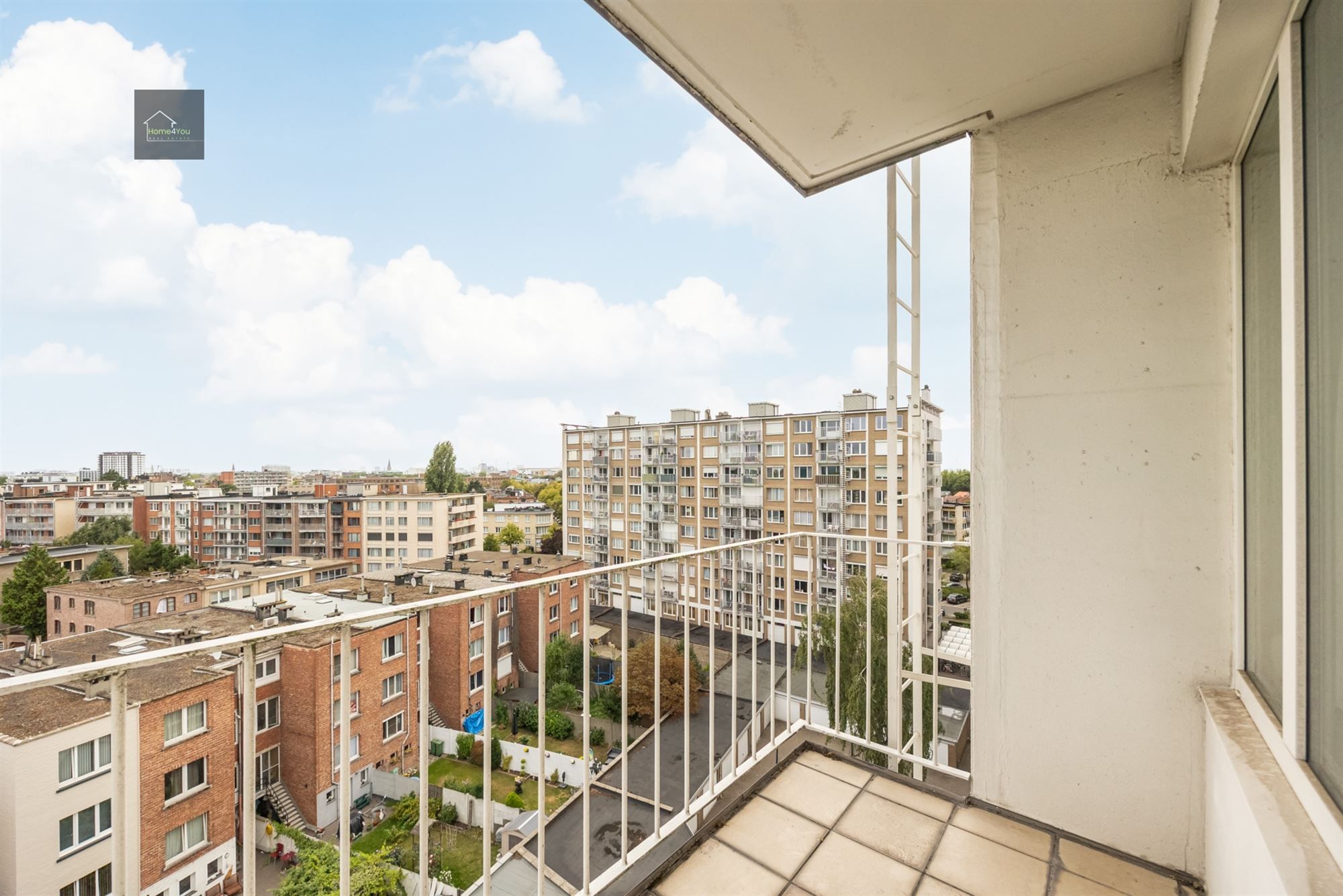 Licht en ruim appartement met uitzicht op het Rivierenhof foto 7
