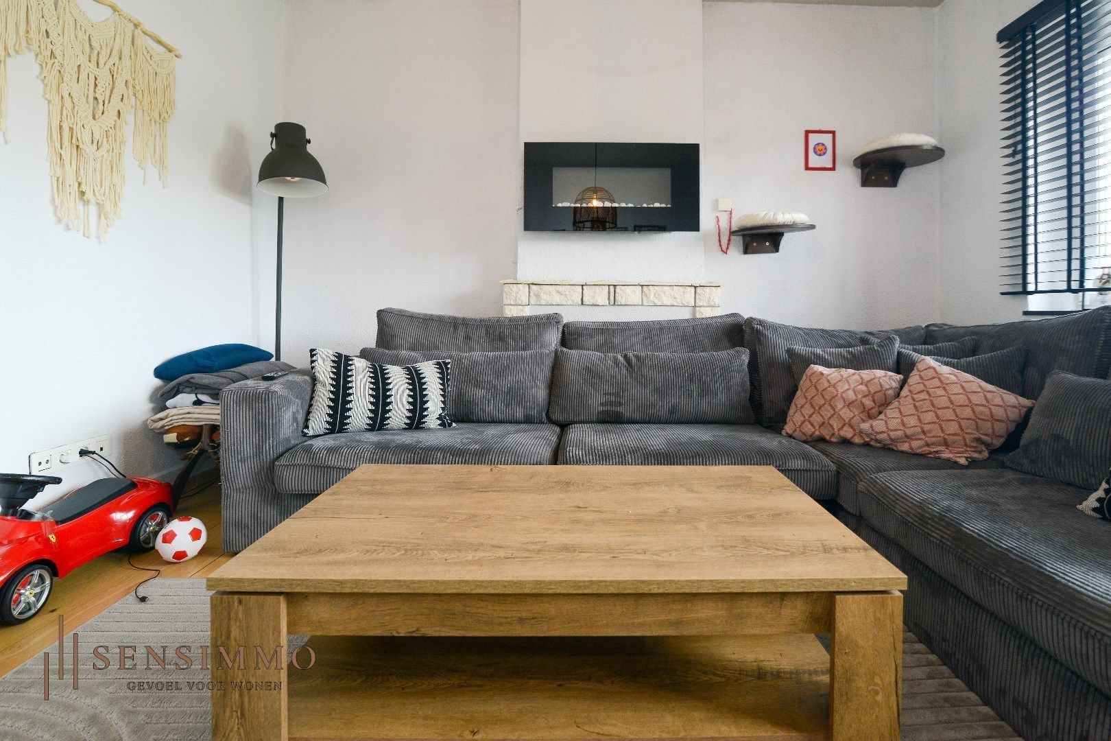 Instapklare duplex met 3 slpk + terras + parking in de levendige Vennestraat! foto 6