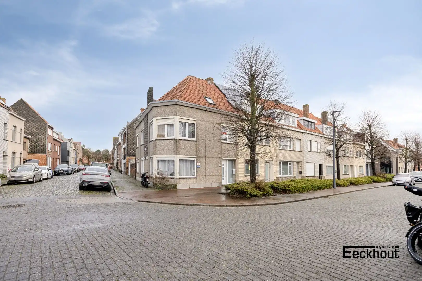 Ruime hoekwoning met 6 slaapkamers en met terras en aangebouwde garage foto 3