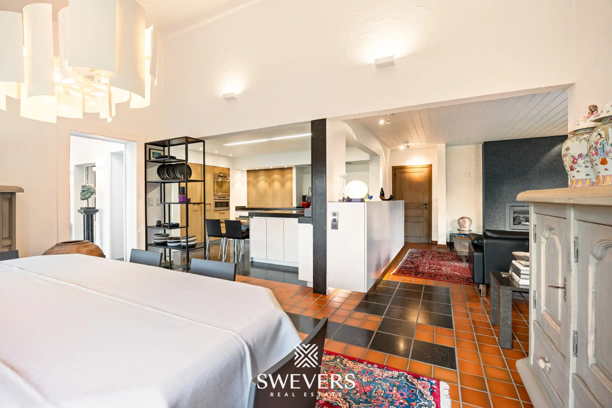 Sfeervolle open bebouwing met royale tuin en veel privacy foto 8