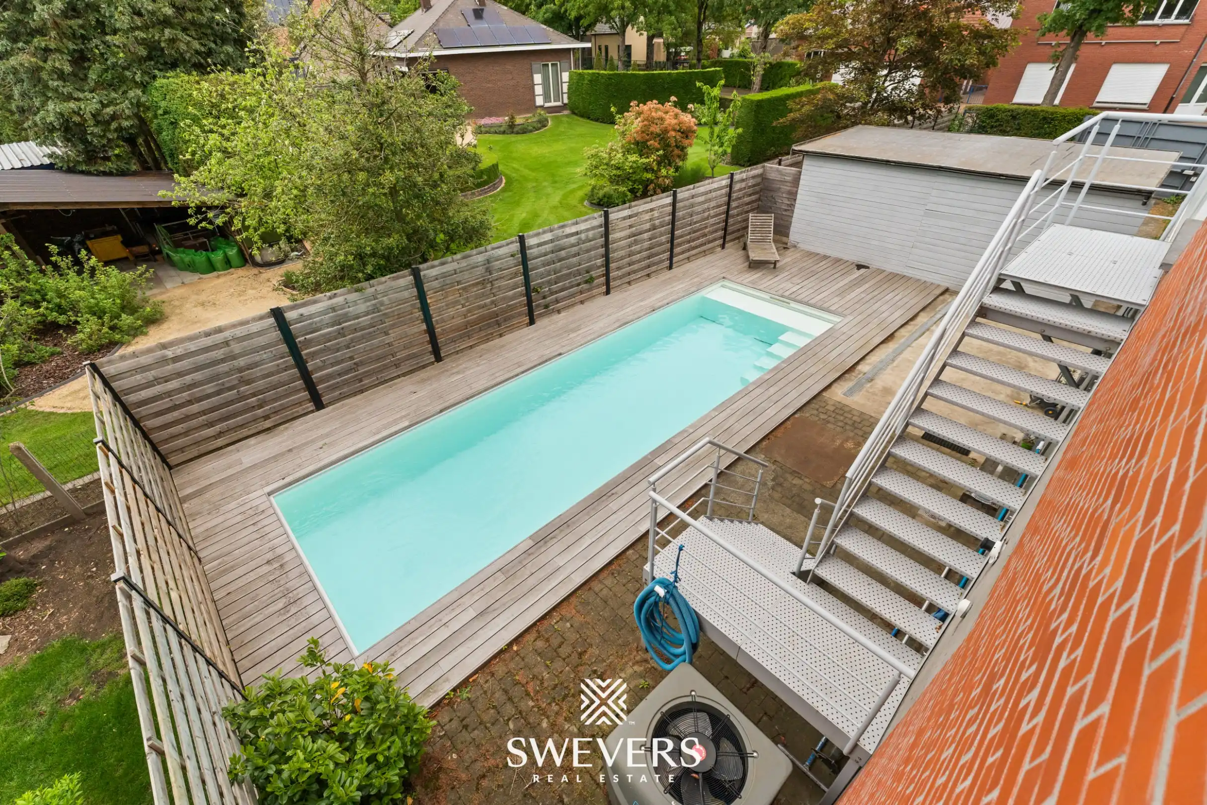 Magnifieke instapklare woning met diverse commerciële mogelijkheden en zwembad  foto 39