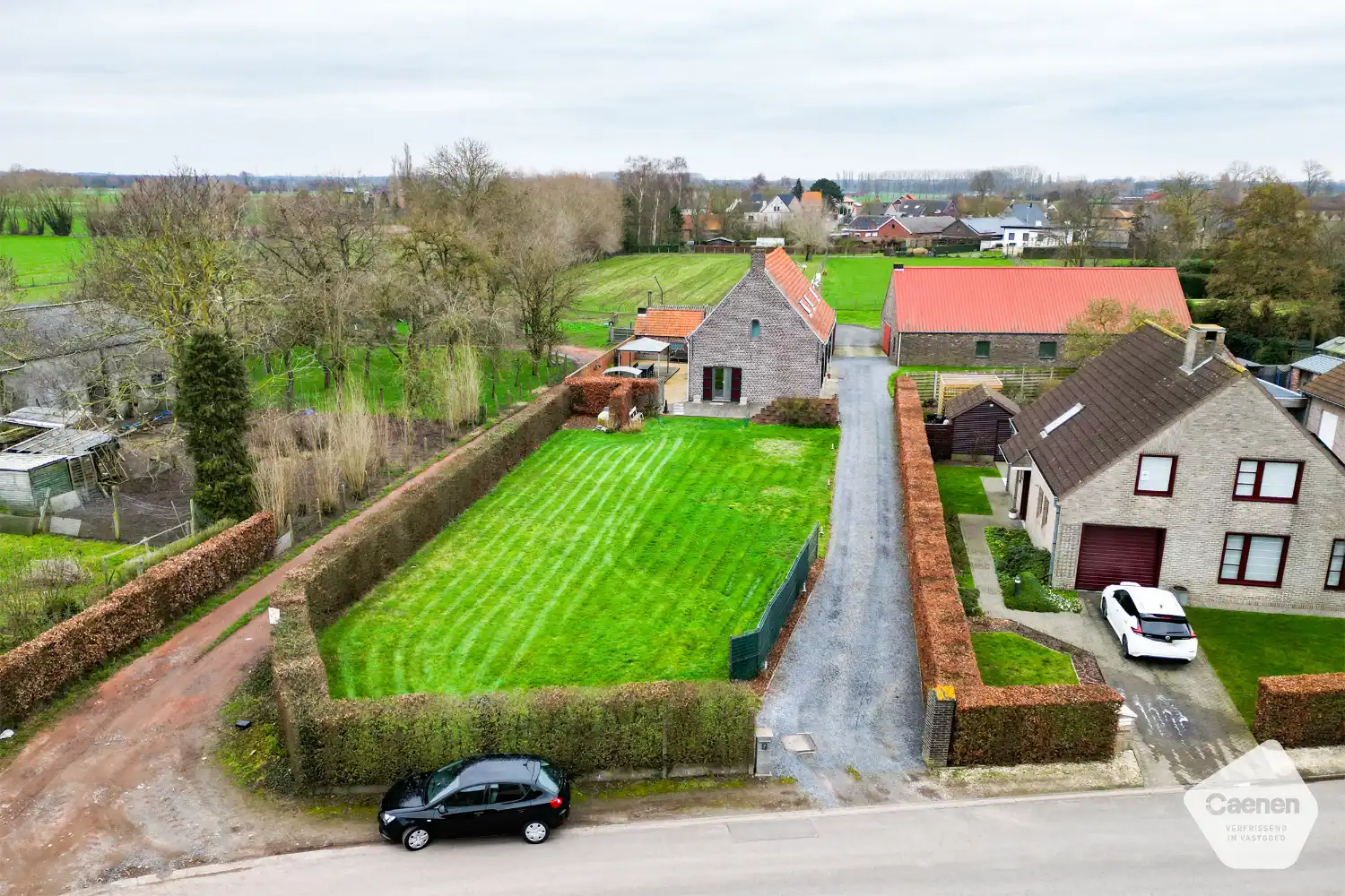 AUTHENTIEKE WONING op 3060&nbsp;m²&nbsp;in landelijke omgeving met 5 slaapkamers en 2 ruime bijgebouwen foto 6