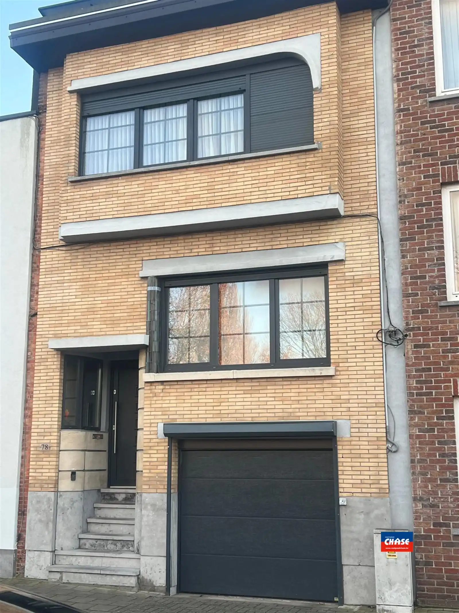 Instapklare bel-étage met 2 slpks, garage en tuin foto {{pictureIndex}}