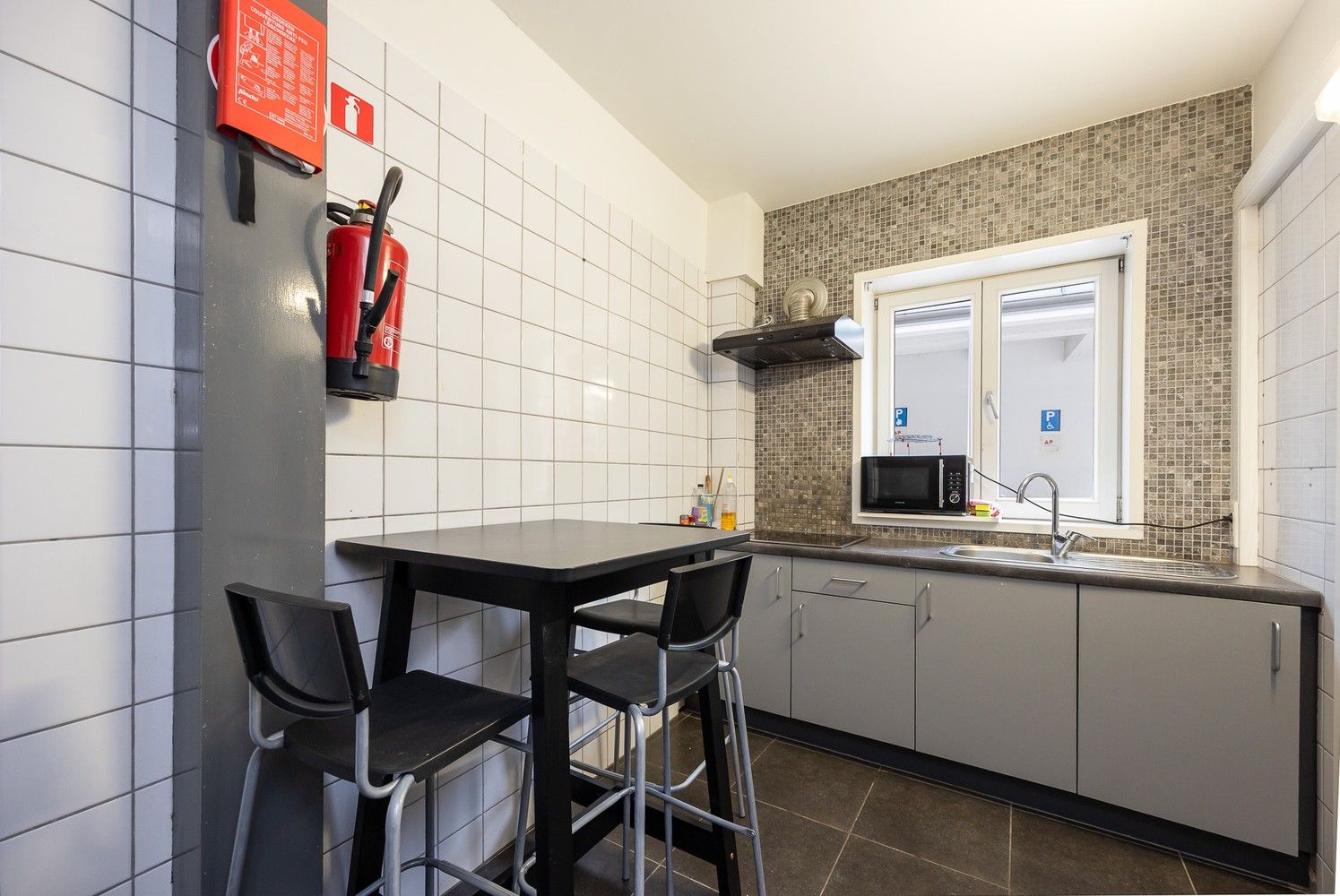 Vergund studentengebouw op een uitstekende AAA locatie, tegenover de AP Hogeschool foto 17