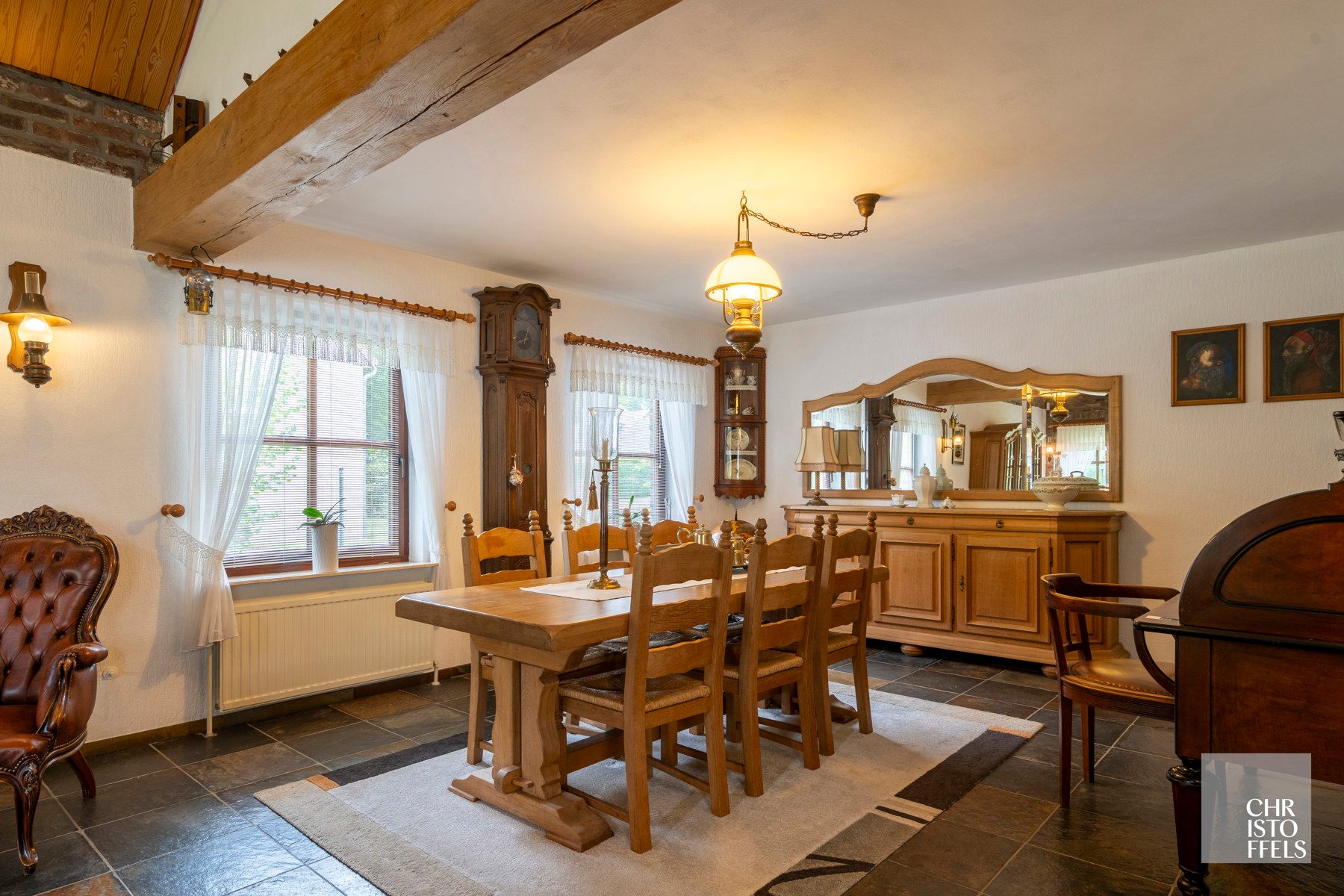 Landhuis met zwembad (243m²) in bosrijke omgeving te Maasmechelen! foto 8