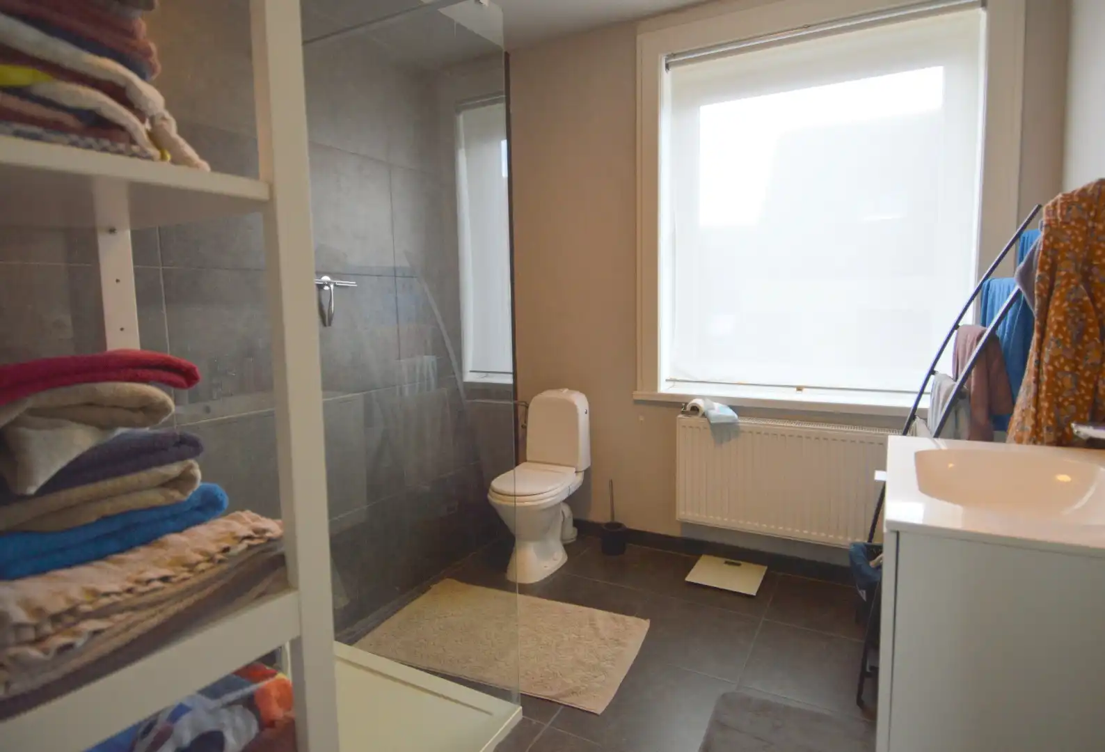 Volledig vernieuwde woning met twee slaapkamers dichtbij het centrum van Bellegem foto 8