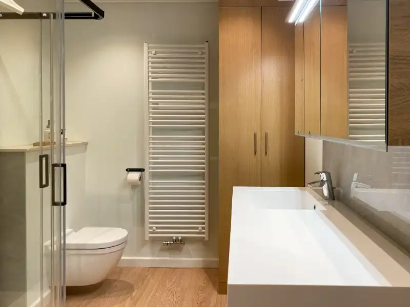 GERENOVEERD TWEE SLAAPKAMERAPPARTEMENT MET GARAGE TE HUUR foto 4