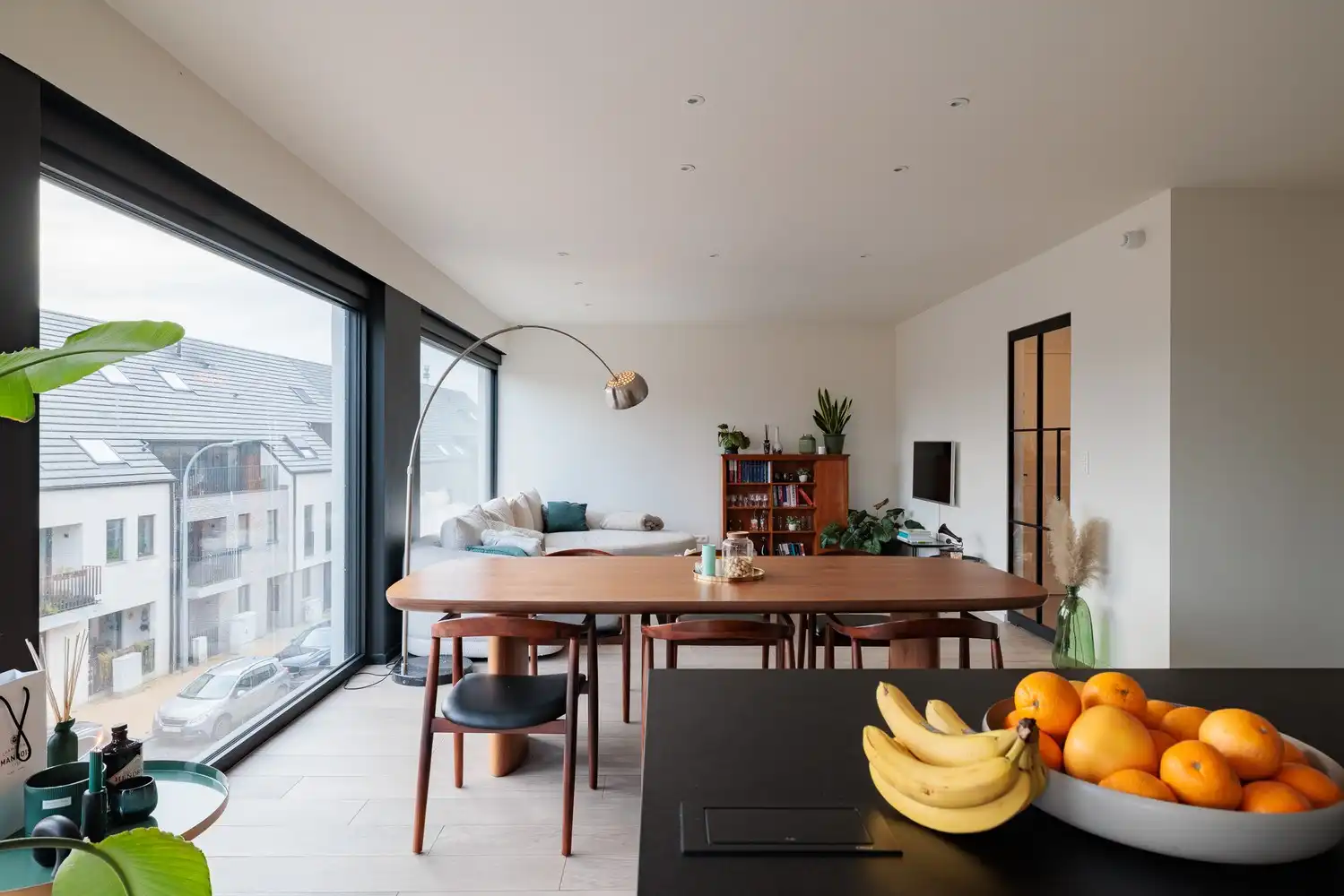 Recent en lichtrijk 2-slaapkamerappartement met garage foto 2