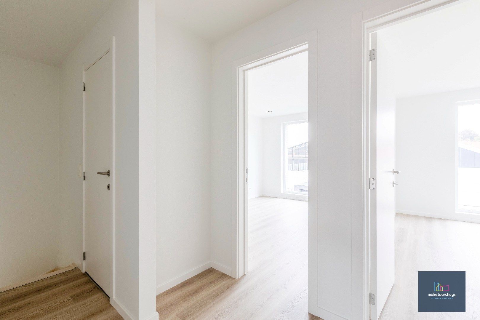 Energiezuinige nieuwbouwwoning met 3 slaapkamers , tuin en staanplaats foto 13
