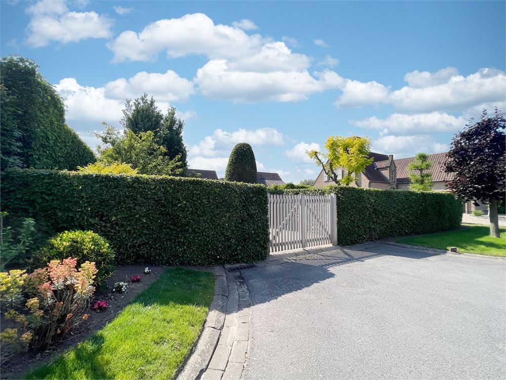 Prachtig lot bouwgrond (468m²) voor open bebouwing foto {{pictureIndex}}