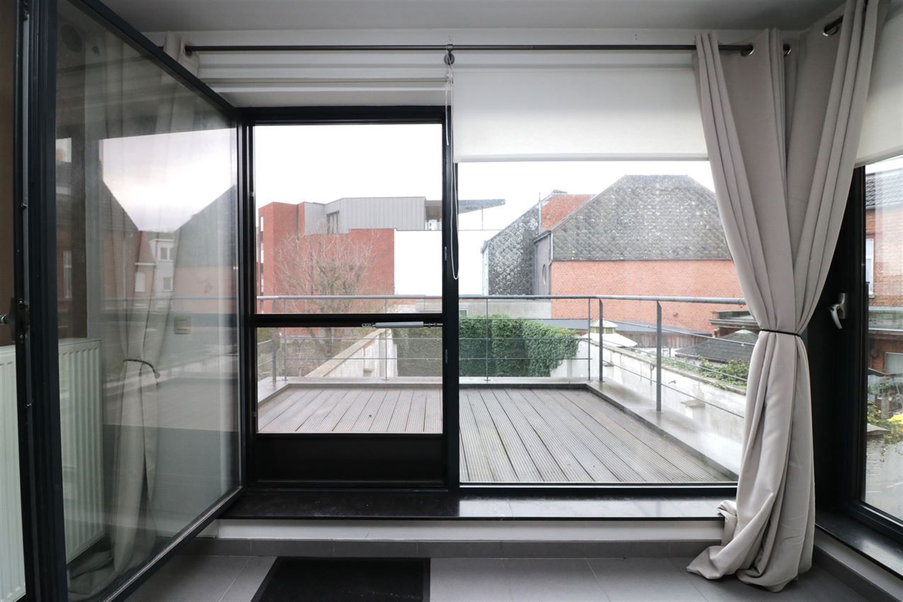 Duplex-appartement met 2 slpk., terras, autostaanplaats in centrum foto 30