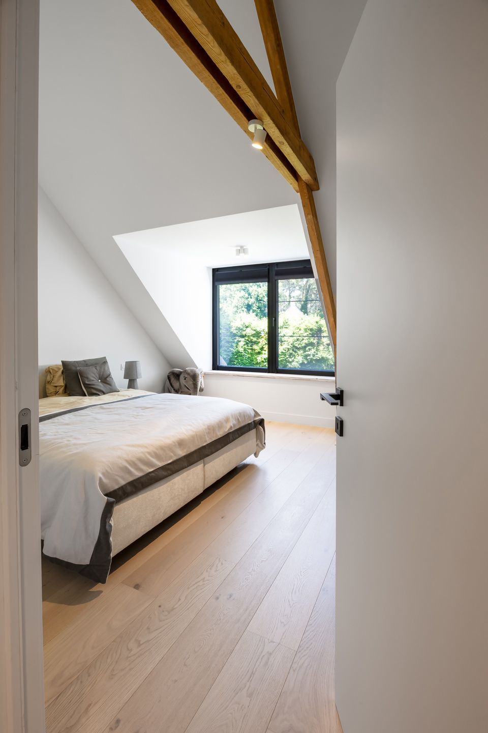 Luxe volledig gerenoveerde villa op een prachtig hoekperceel foto 38