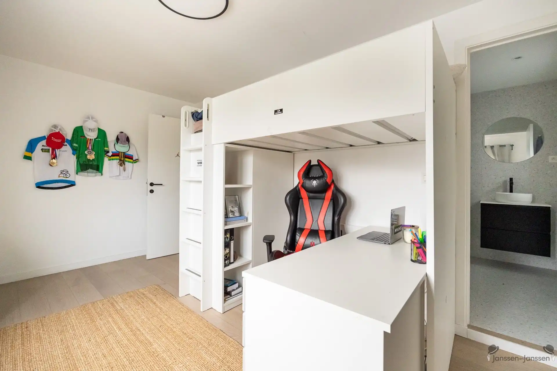 Mooi gerenoveerde woning met EPC B in hartje van Hove foto 20