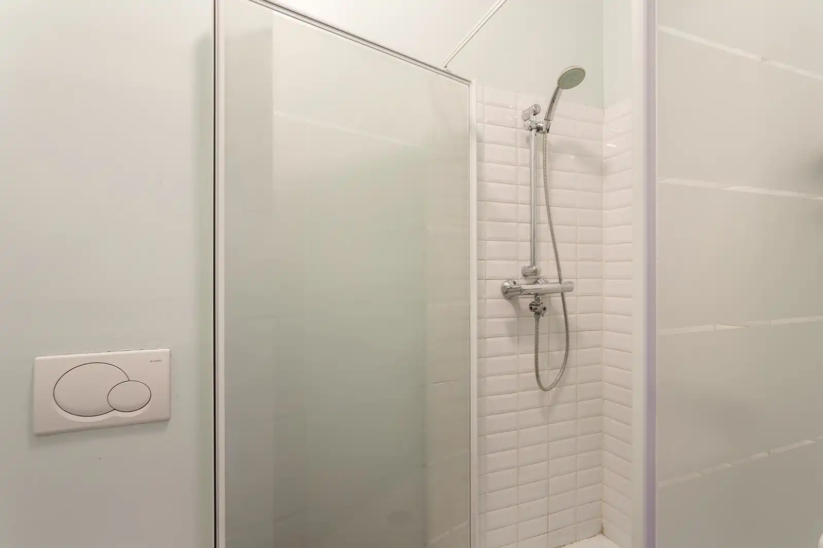 Lichtrijk appartement met terras vlak bij centrum foto 13