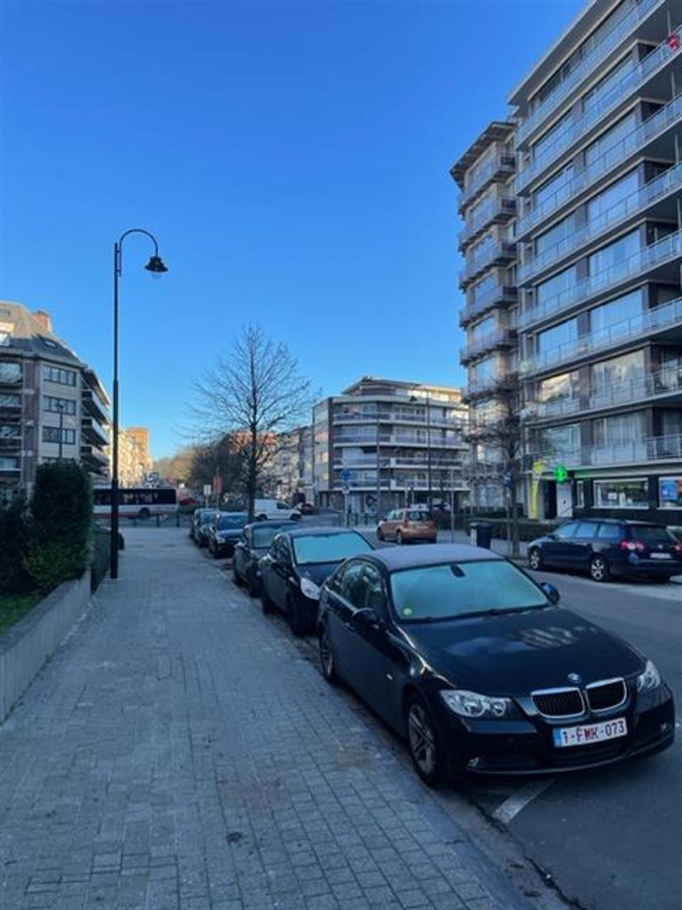 - PARKEERPLAATS TE KOOP IN GESLOTEN RESIDENTIE - foto 3