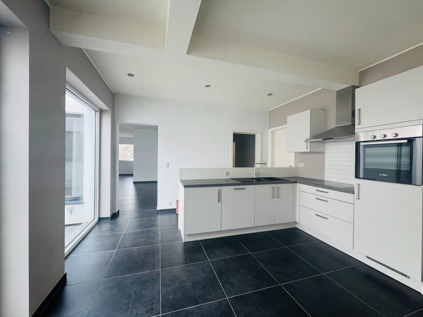 2 slaapkamerappartement  met inpandige garage foto 17