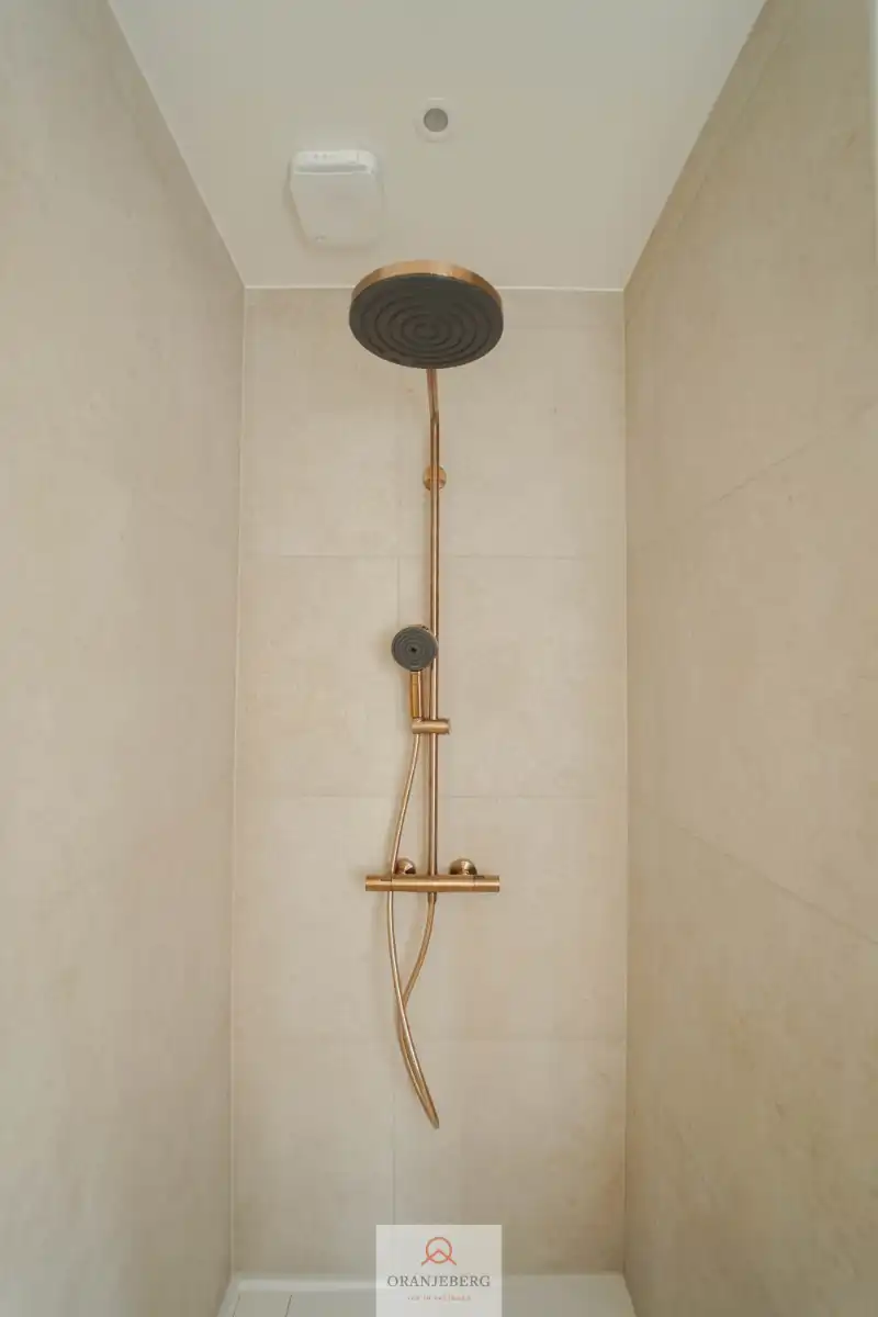 Gerenoveerd, energiezuinig 2 slpk appartement met terras! foto 21