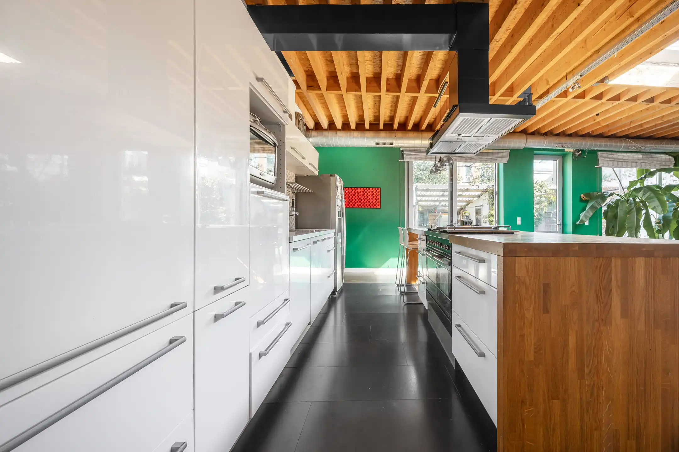 Verborgen loftwoning met tuin, parking & laadpaal in Deurne foto 6