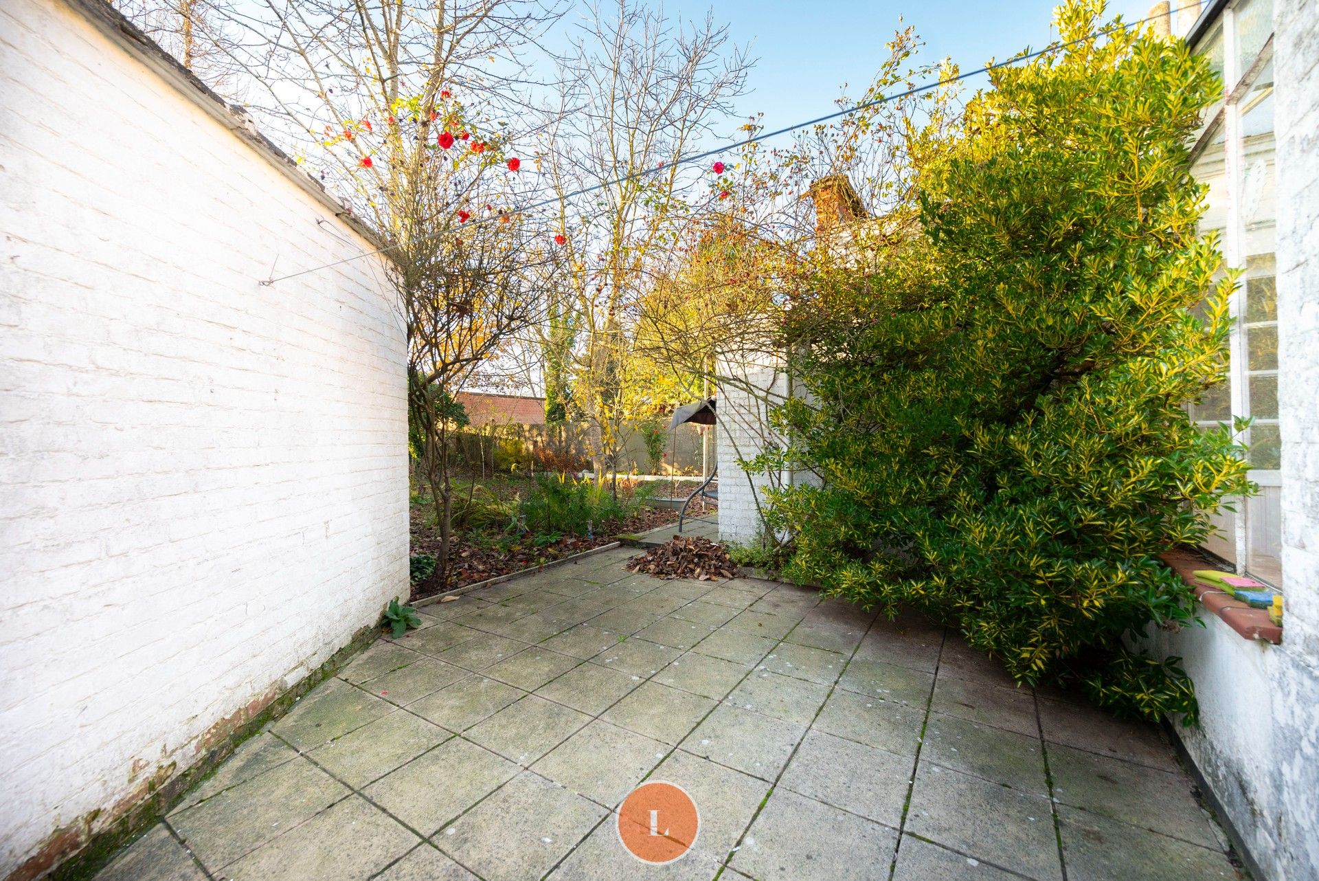 Goed onderhouden woning met 5 slaapkamers, tuin en 2 garages foto 6