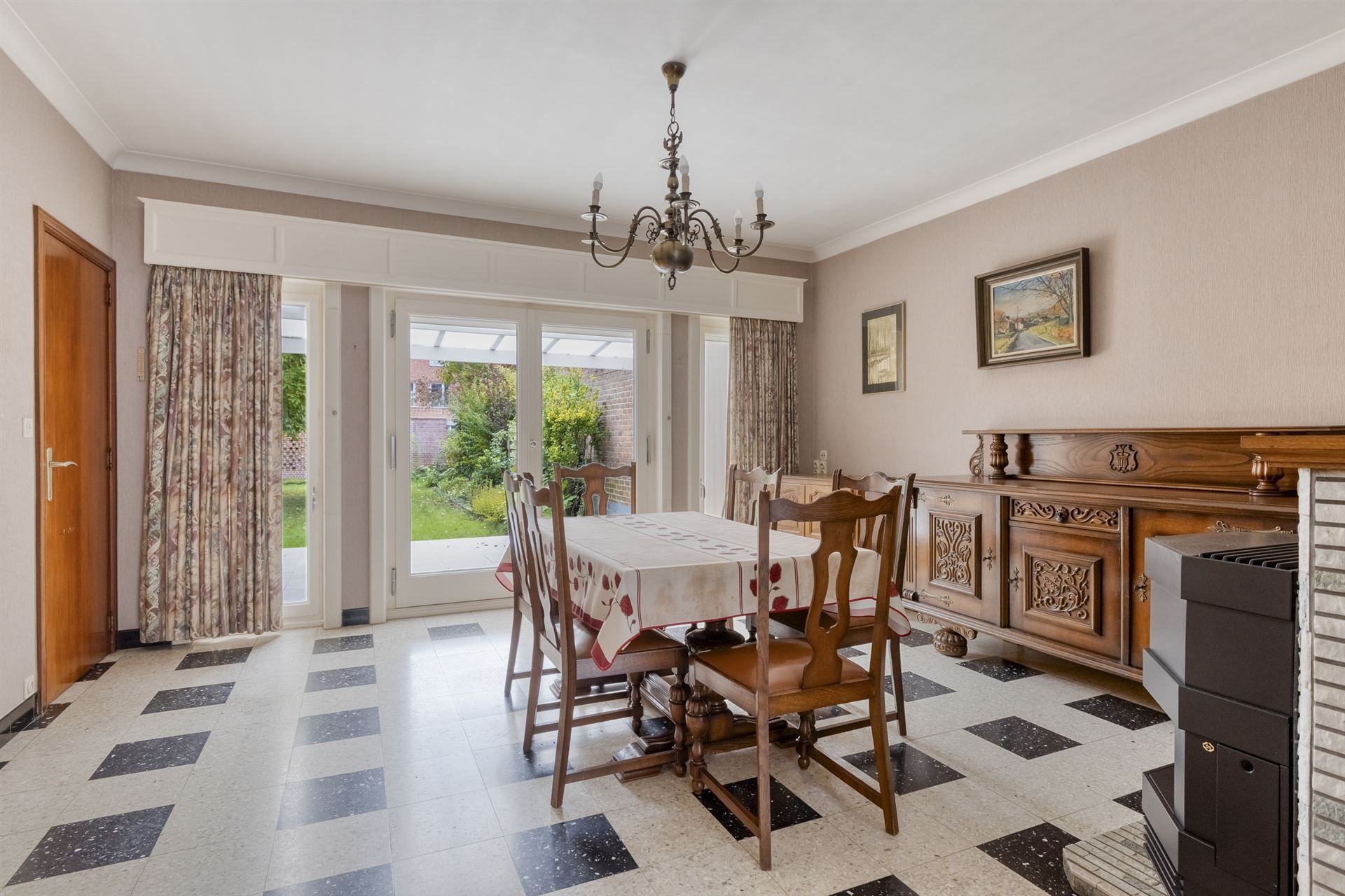 Zeer gunstig gelegen burgerwoning met o.m. 3 slpks. foto 4