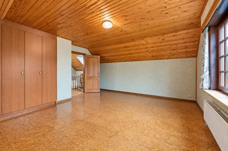 CHARMANTE INSTAPKLARE GEZINSWONING MET 3 SLPKS TE KOOP IN LO foto 23